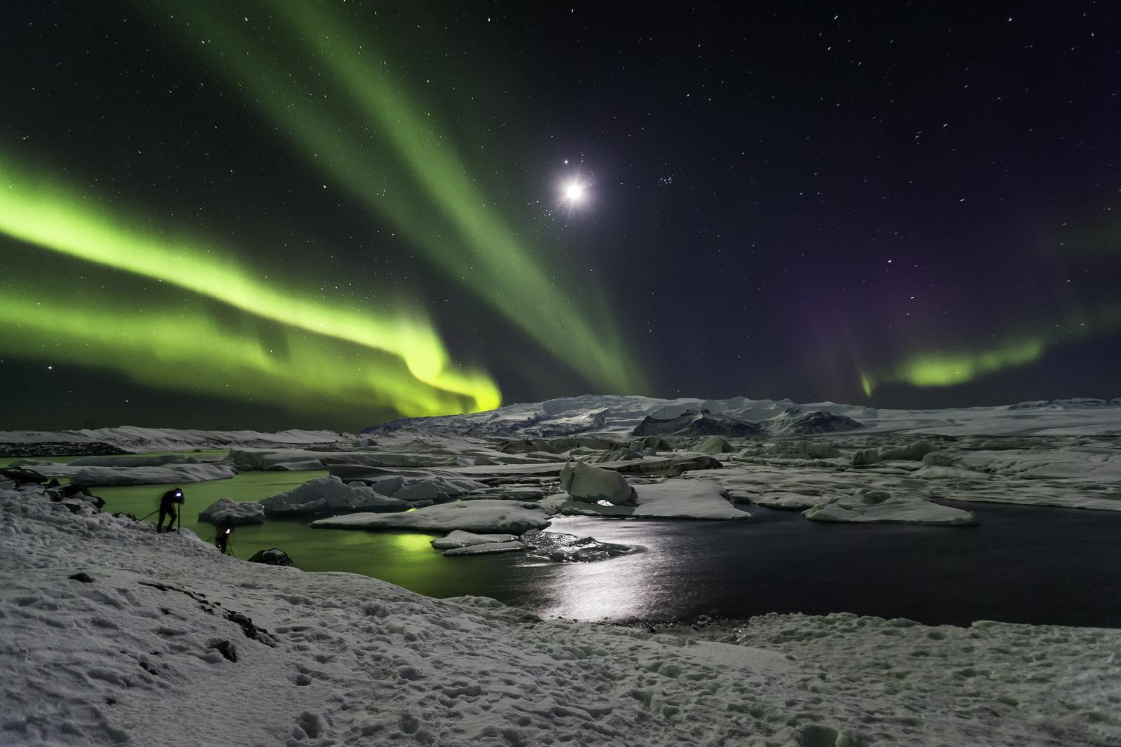 Northern lights at Jökulsarlon