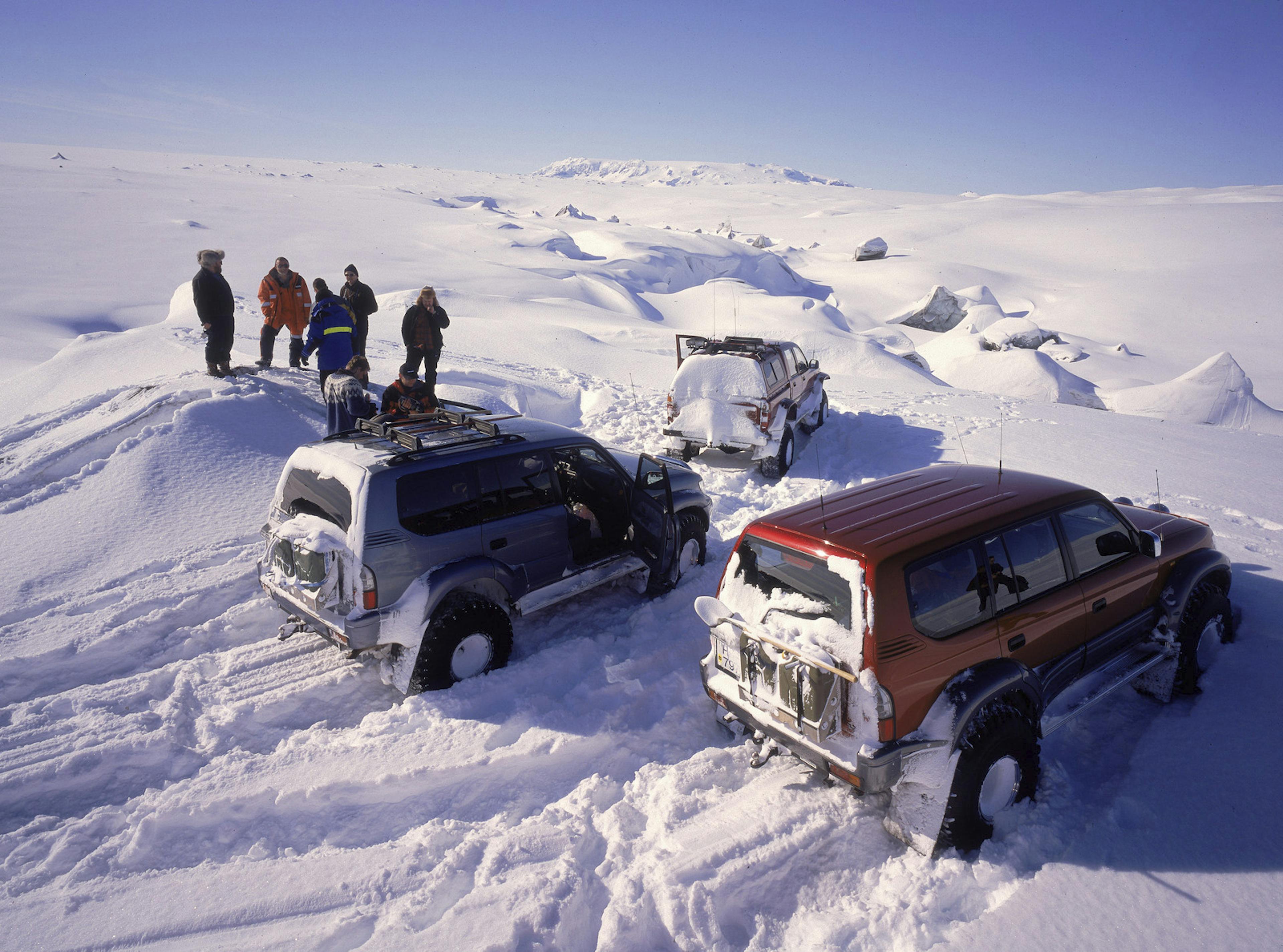 Tourists with cars in bruarjokull glacier