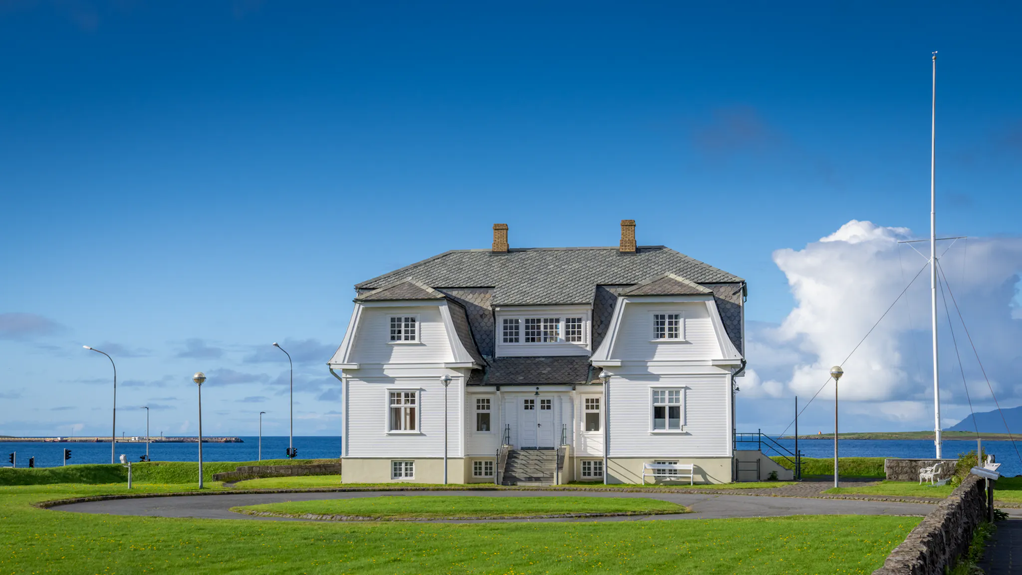 Explore Höfði House: Reykjavík’s Historic Landmark