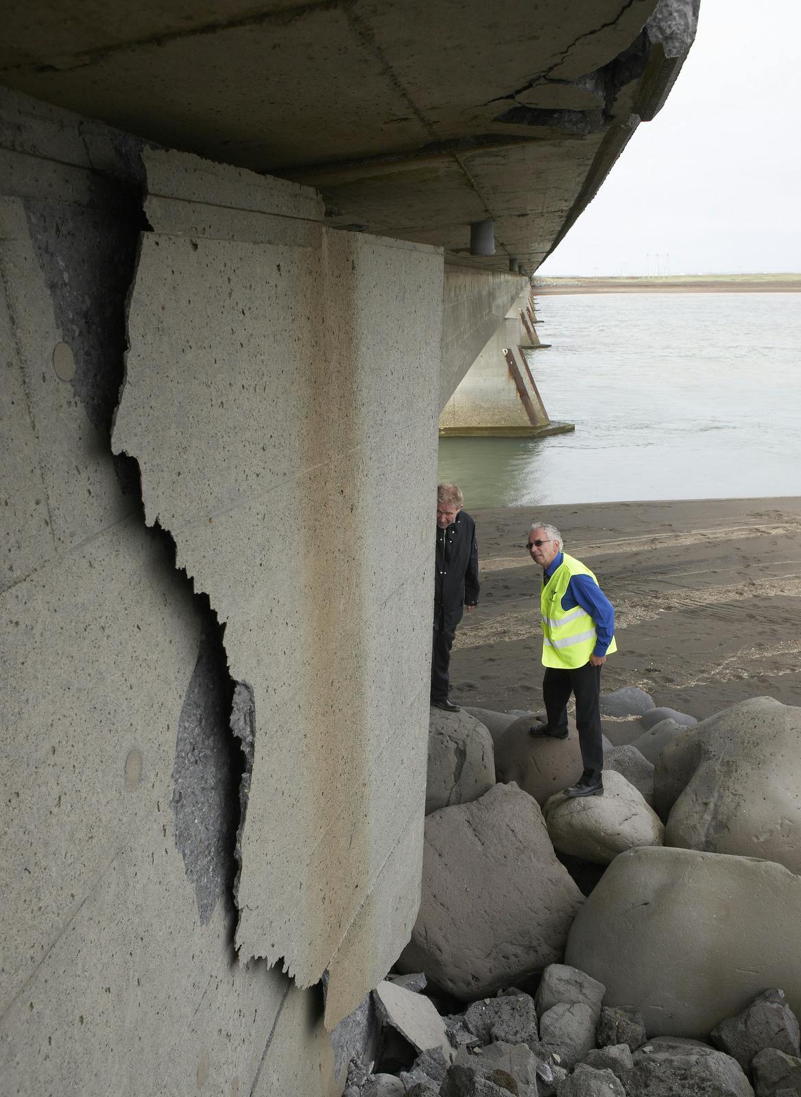Earthquake Crack on the Building