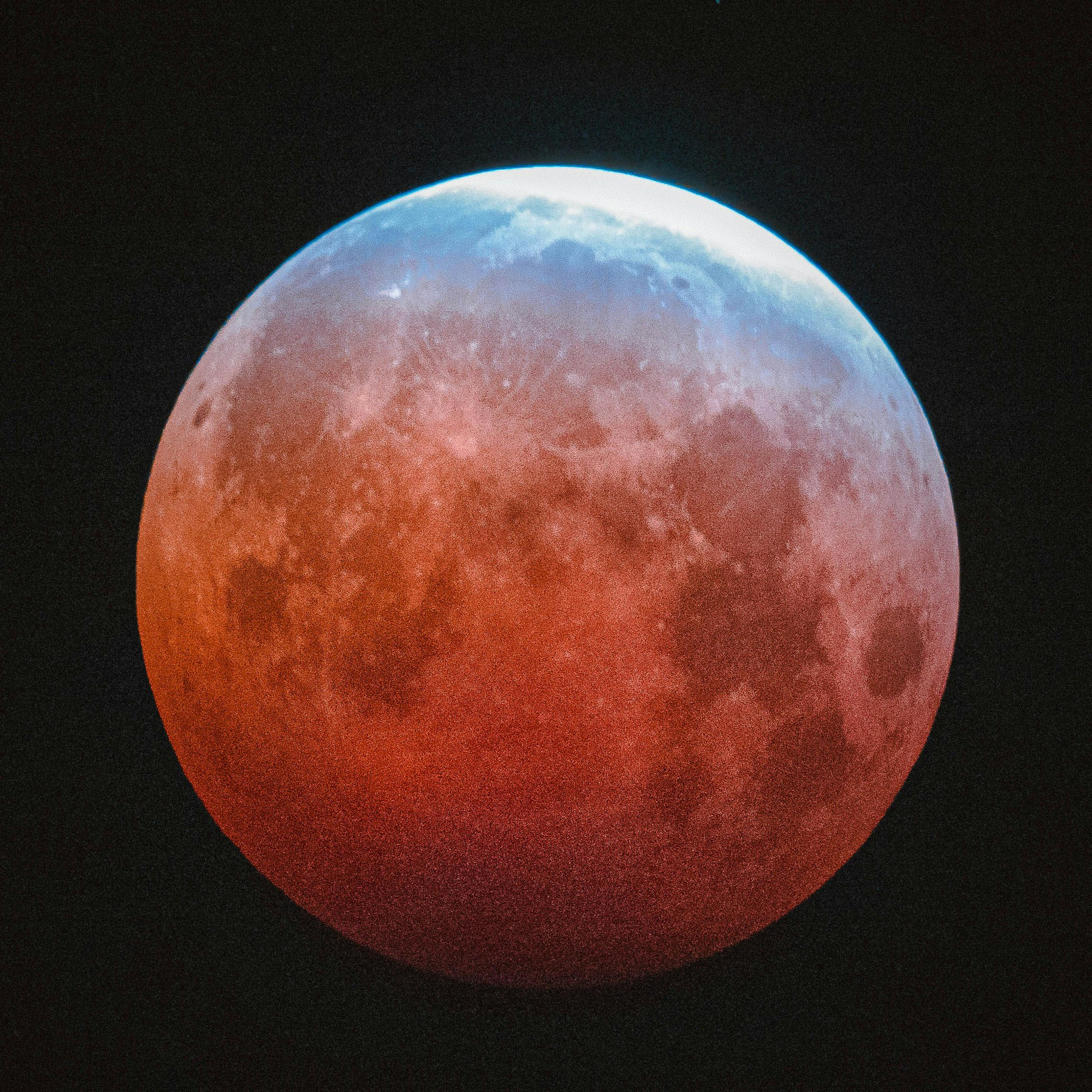 Full lunar eclipse (blood moon)