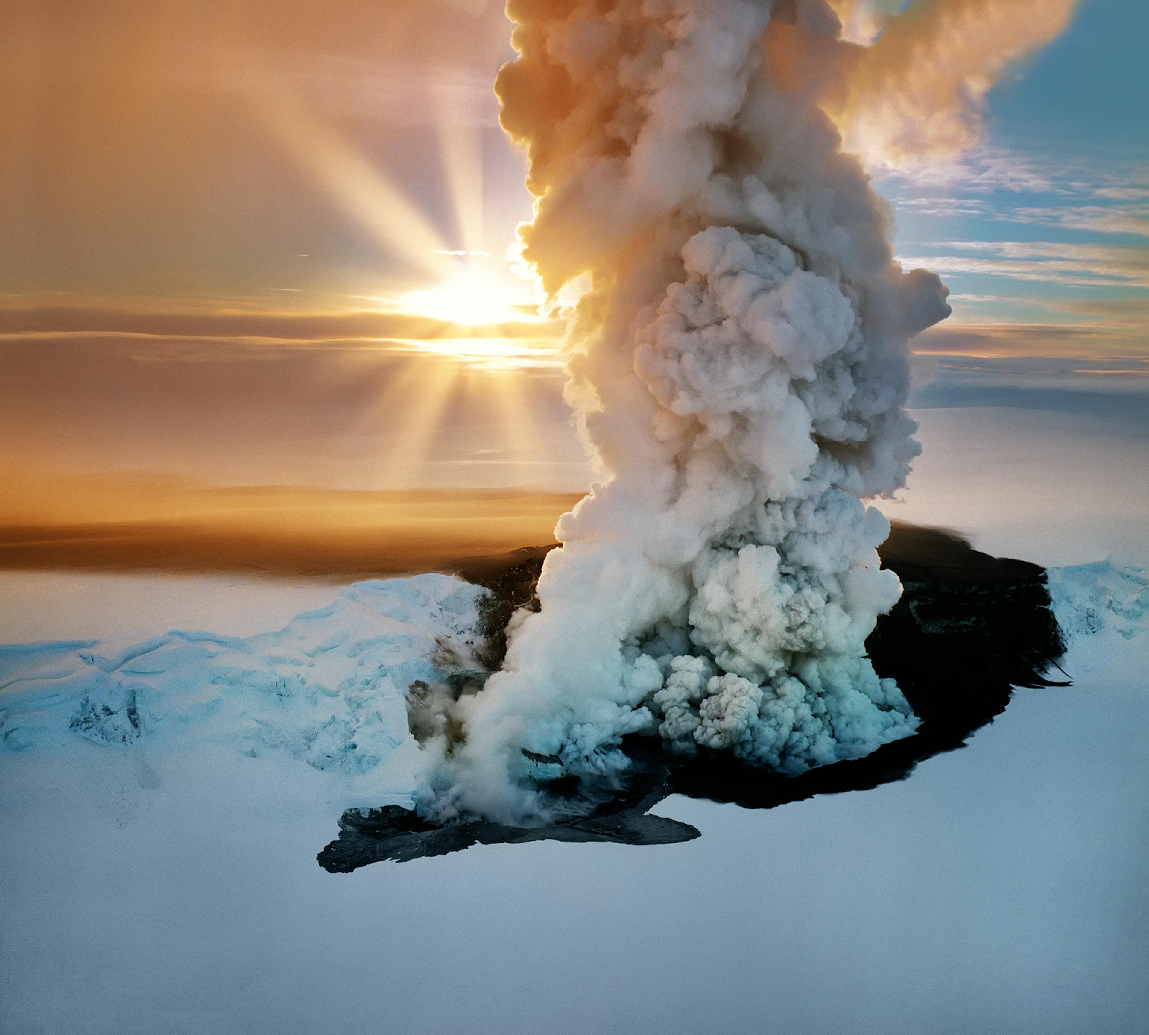 phreatic eruption with ash cloud in iceland