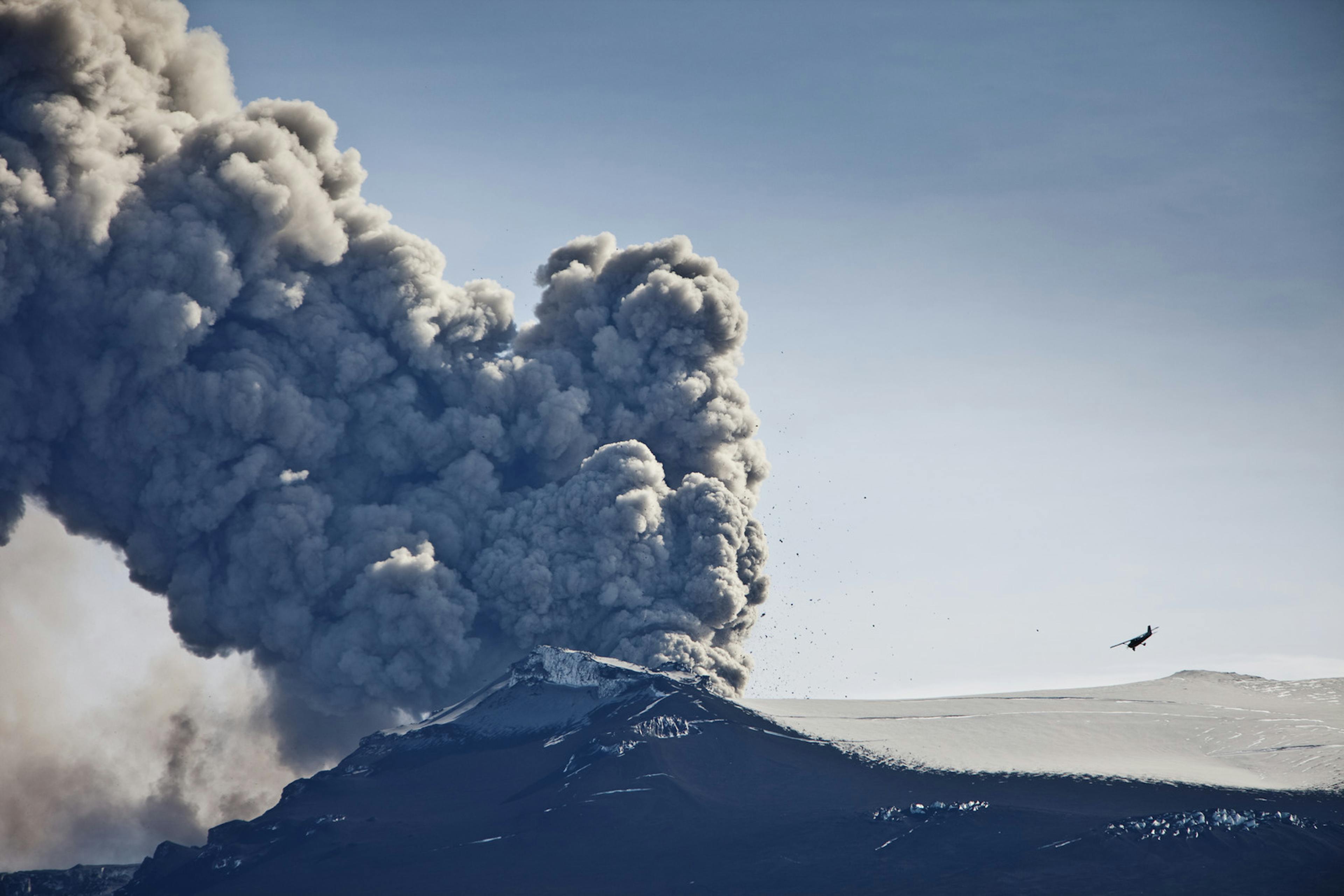phreatomagmatic eruption with large ash cloud