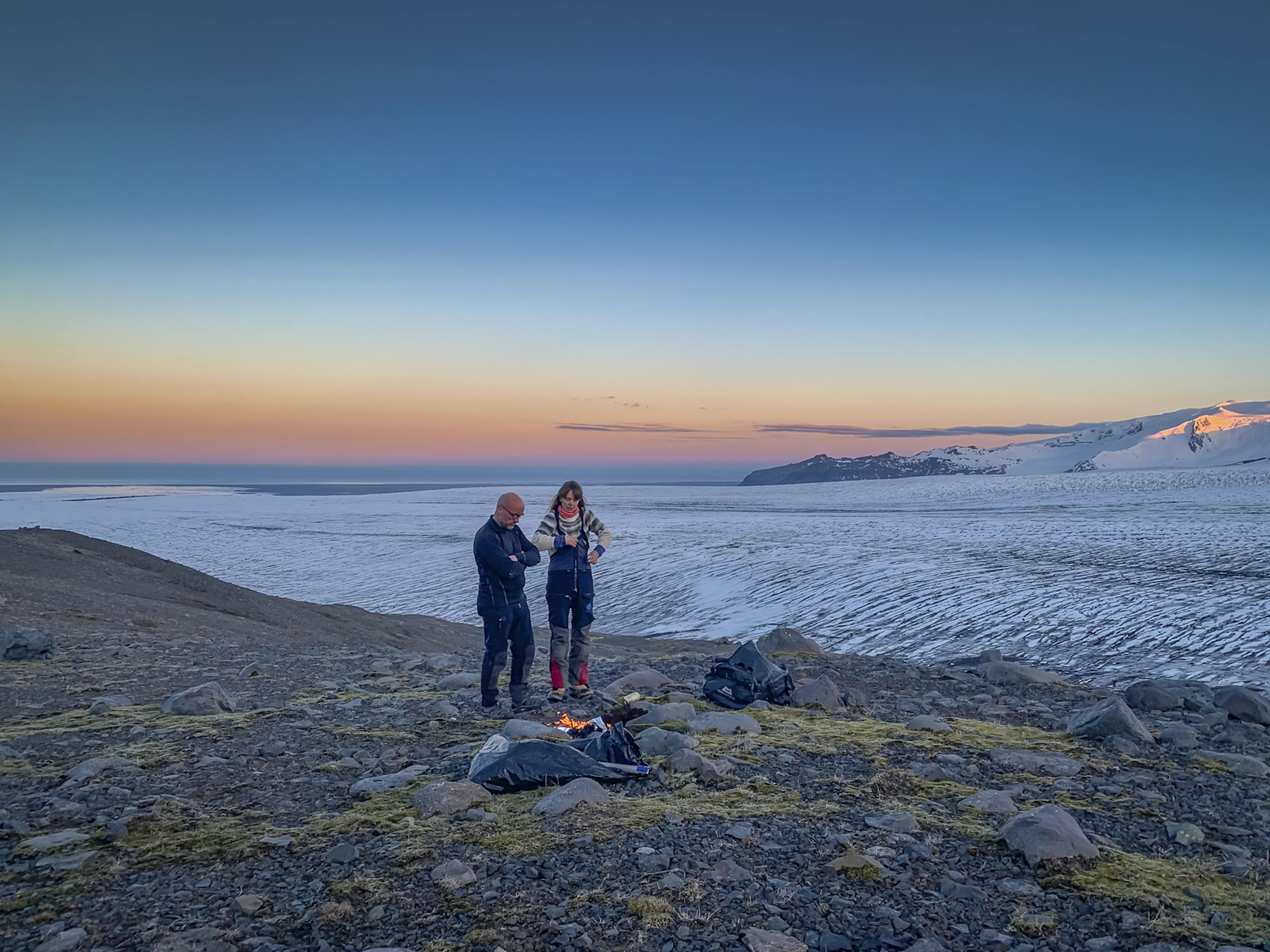 tourists at Breidamerkurjokull glacier