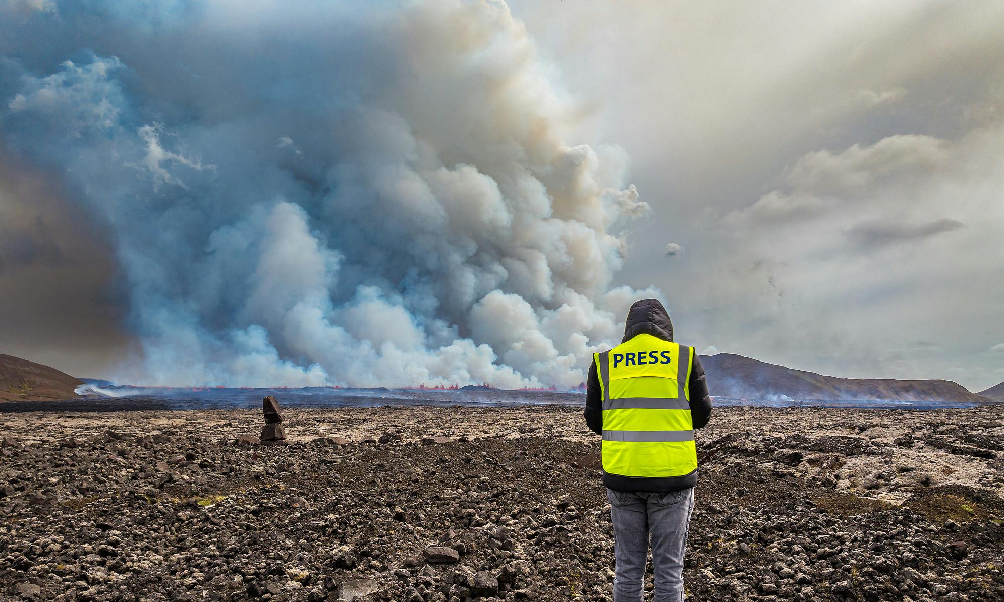 Zespół Perlan fotografuje nową erupcję wulkanu.