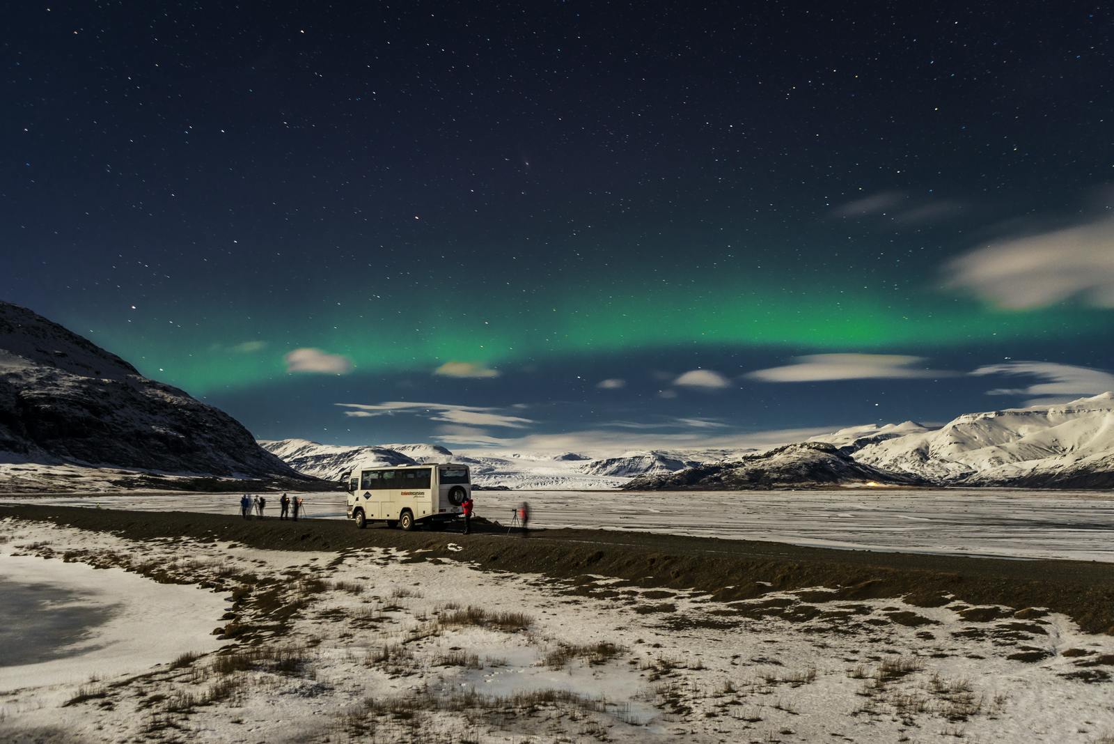 A tourist bus stopped to see Hoffellsjökull