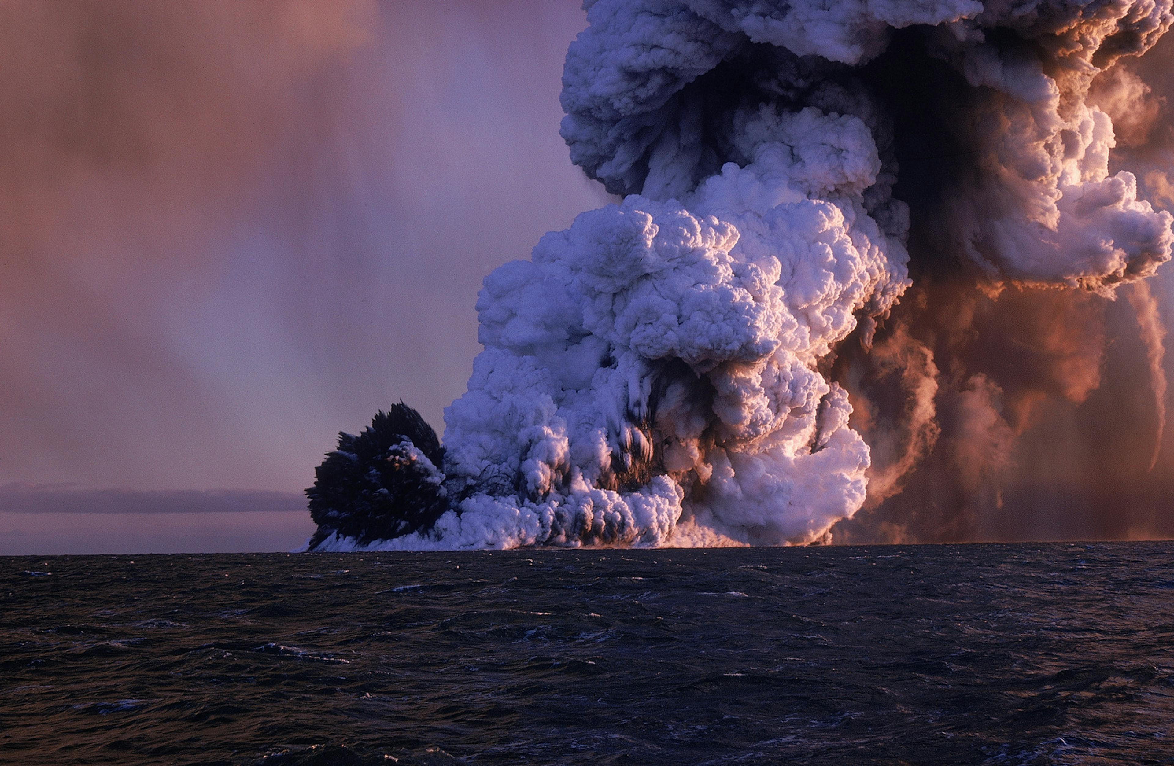 submarine volcano eruption