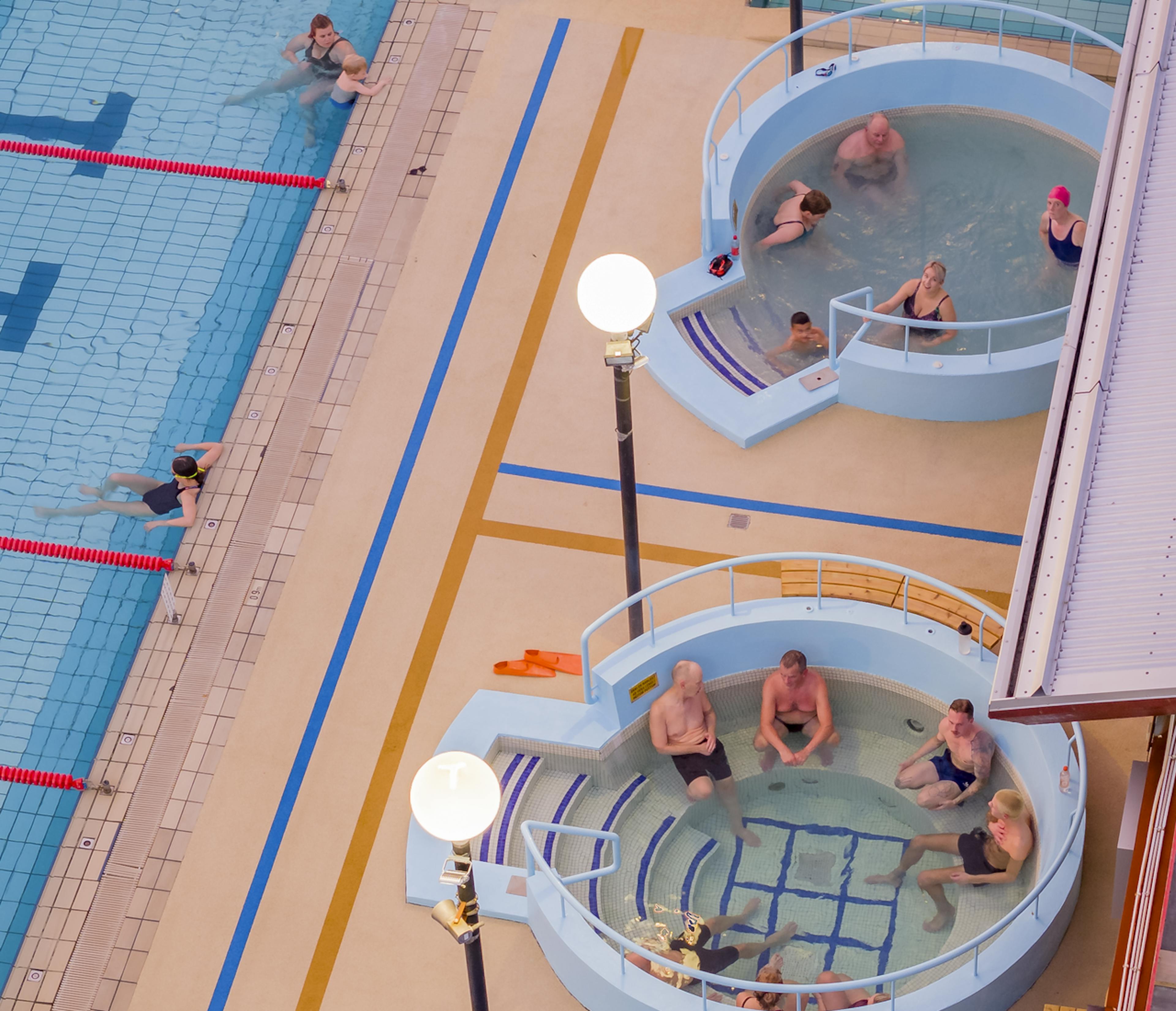 Swimming pools in Iceland in November