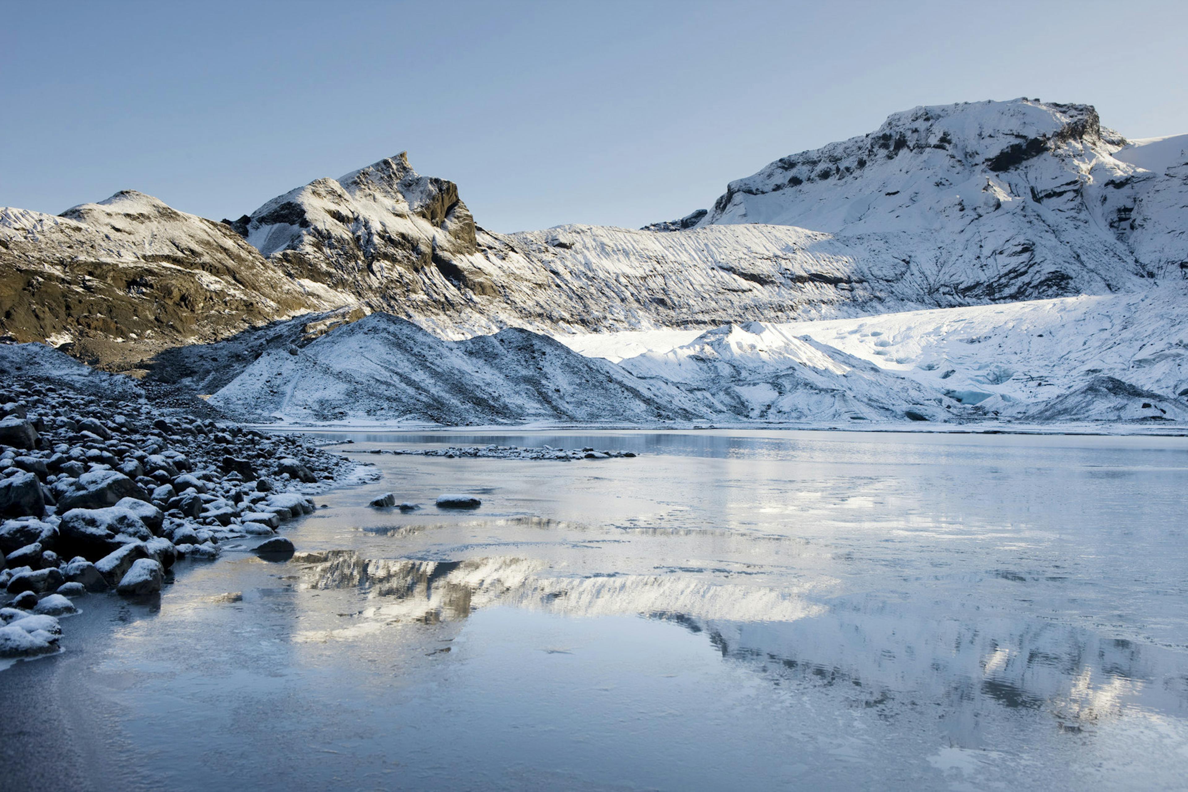 frozen lake under steinholtsjokull