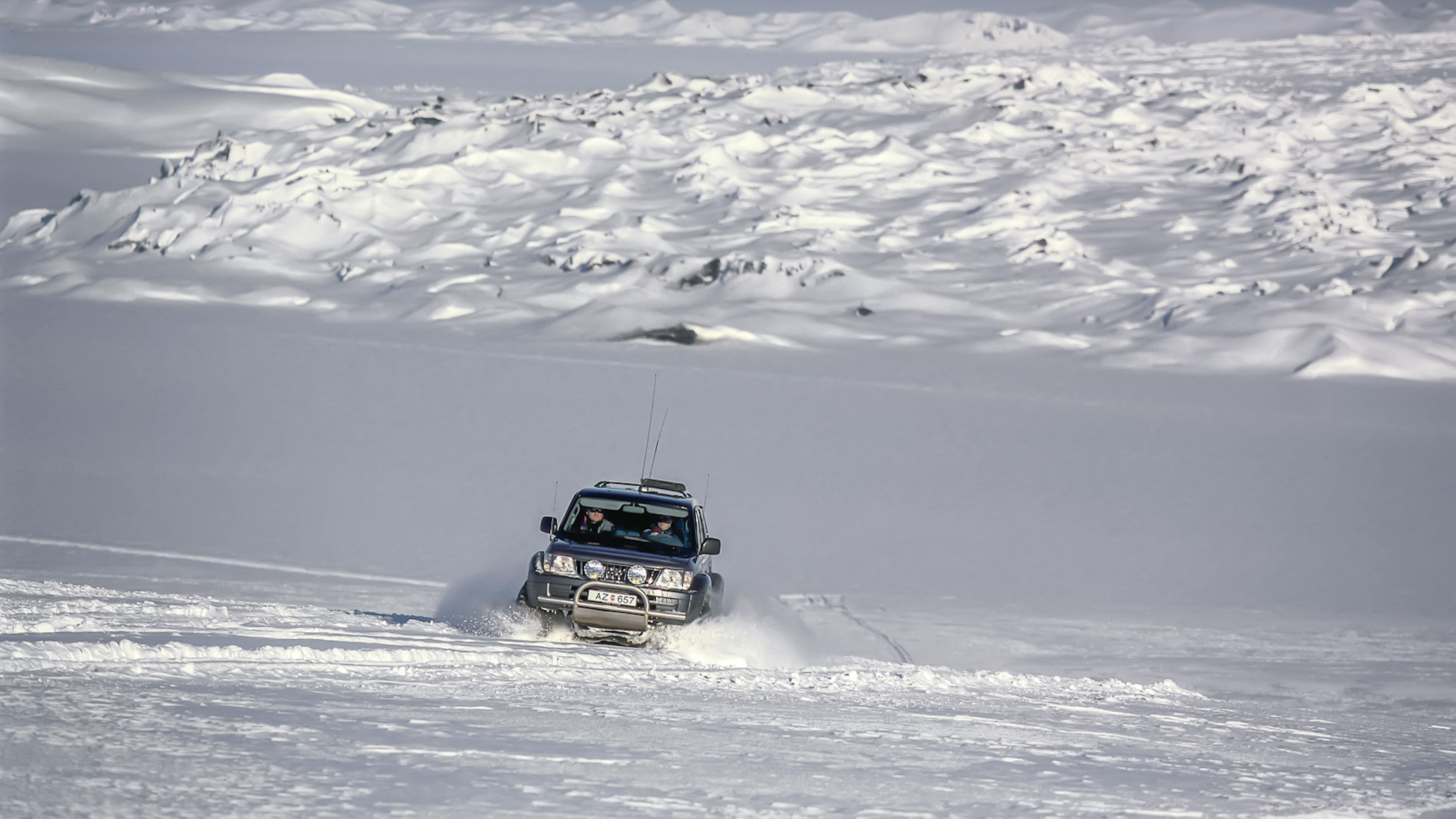 superjeep driving on dyngjujokull glacier