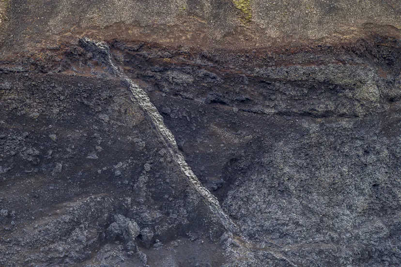 What is a Dike in Geology? | Volcano Glossary | Perlan