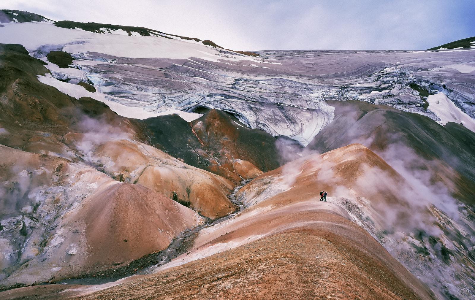 Hveradalir with snow, sand and greenery