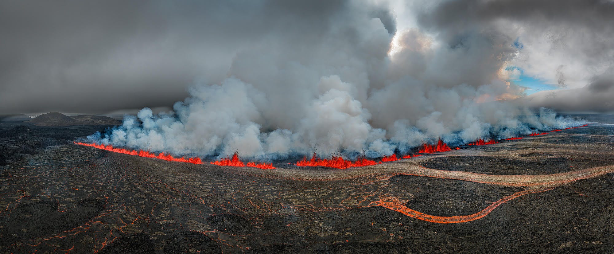 a full view of the sundhnúkagígar crater row eruption