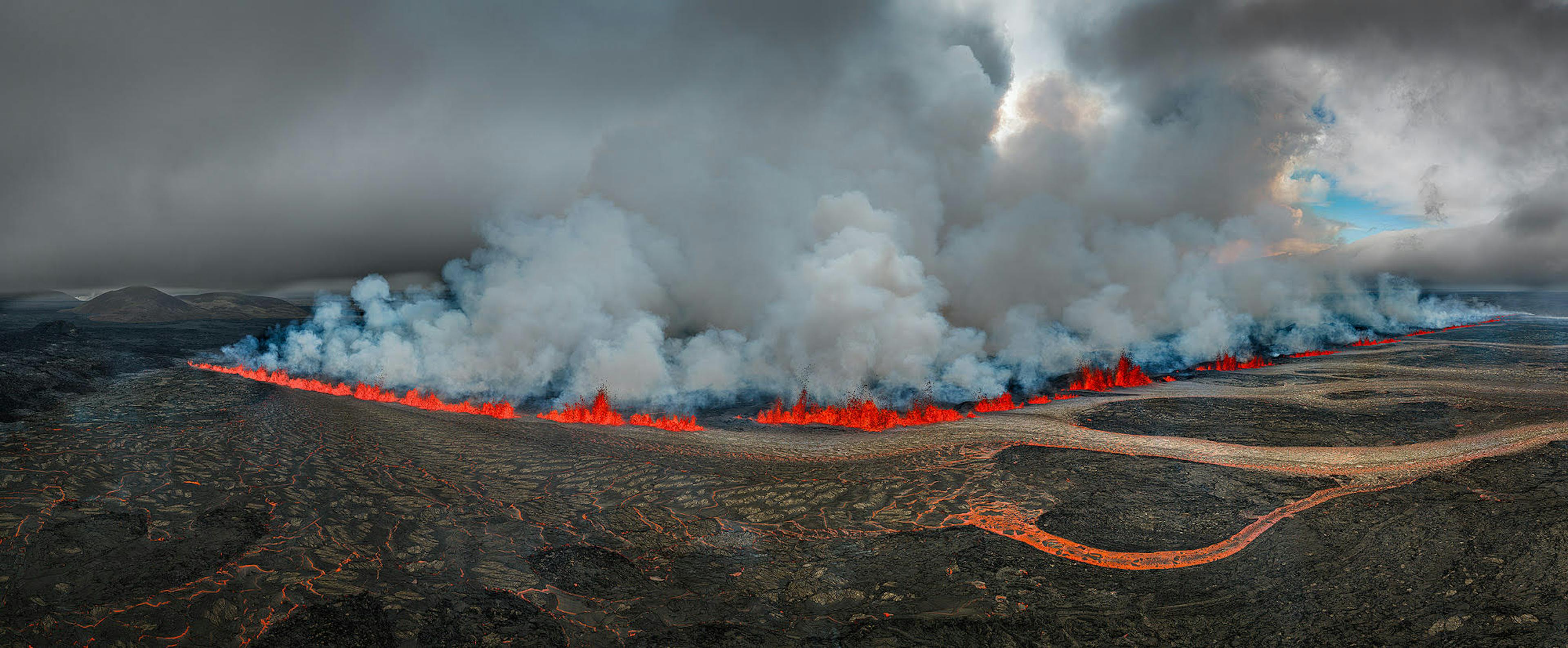 a full view of the sundhnúkagígar crater row eruption