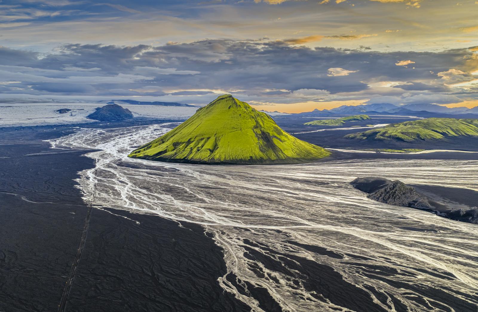 Mýrdalsjökull with a green top