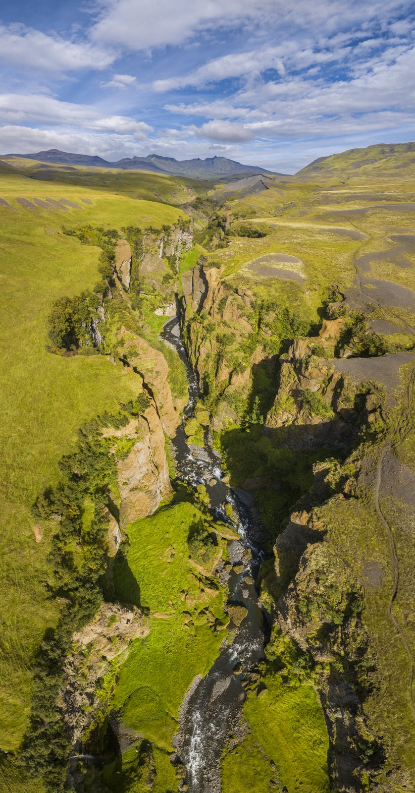 The gorge in þórólfsfell during the summer