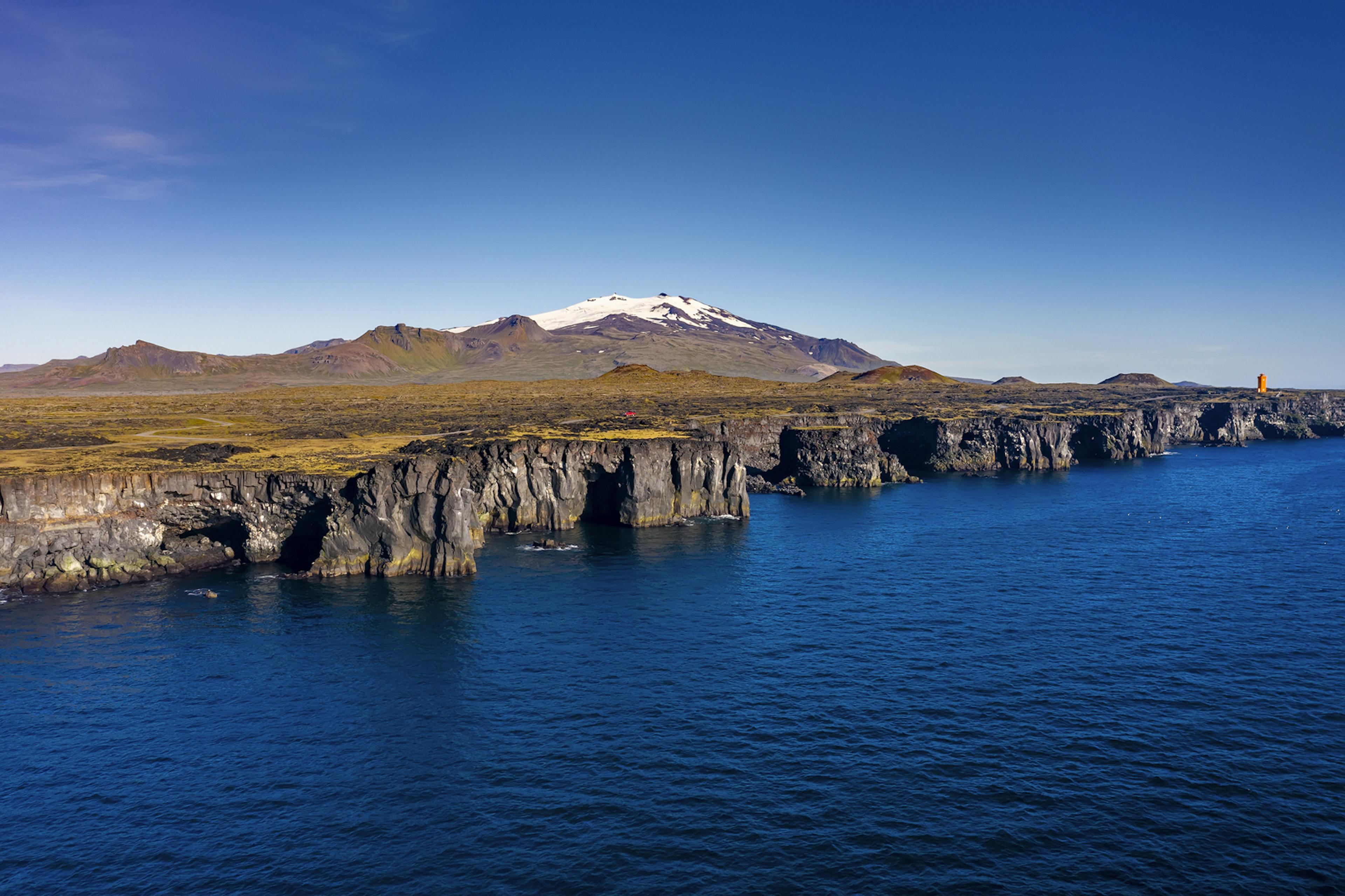 Gerðuberg cliffs on a calm ocean