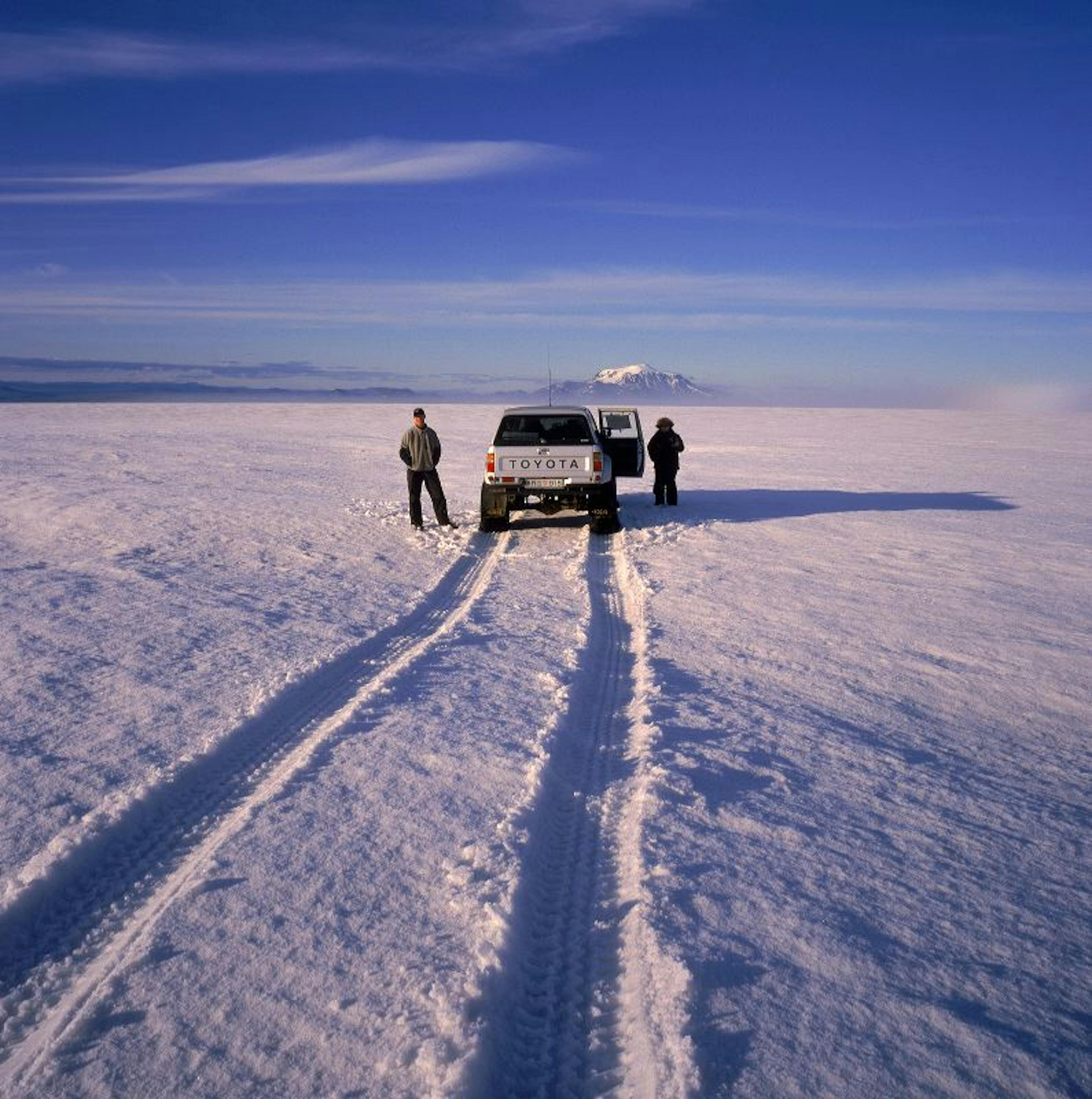 Jeep ontop of Snæfell covered in snow