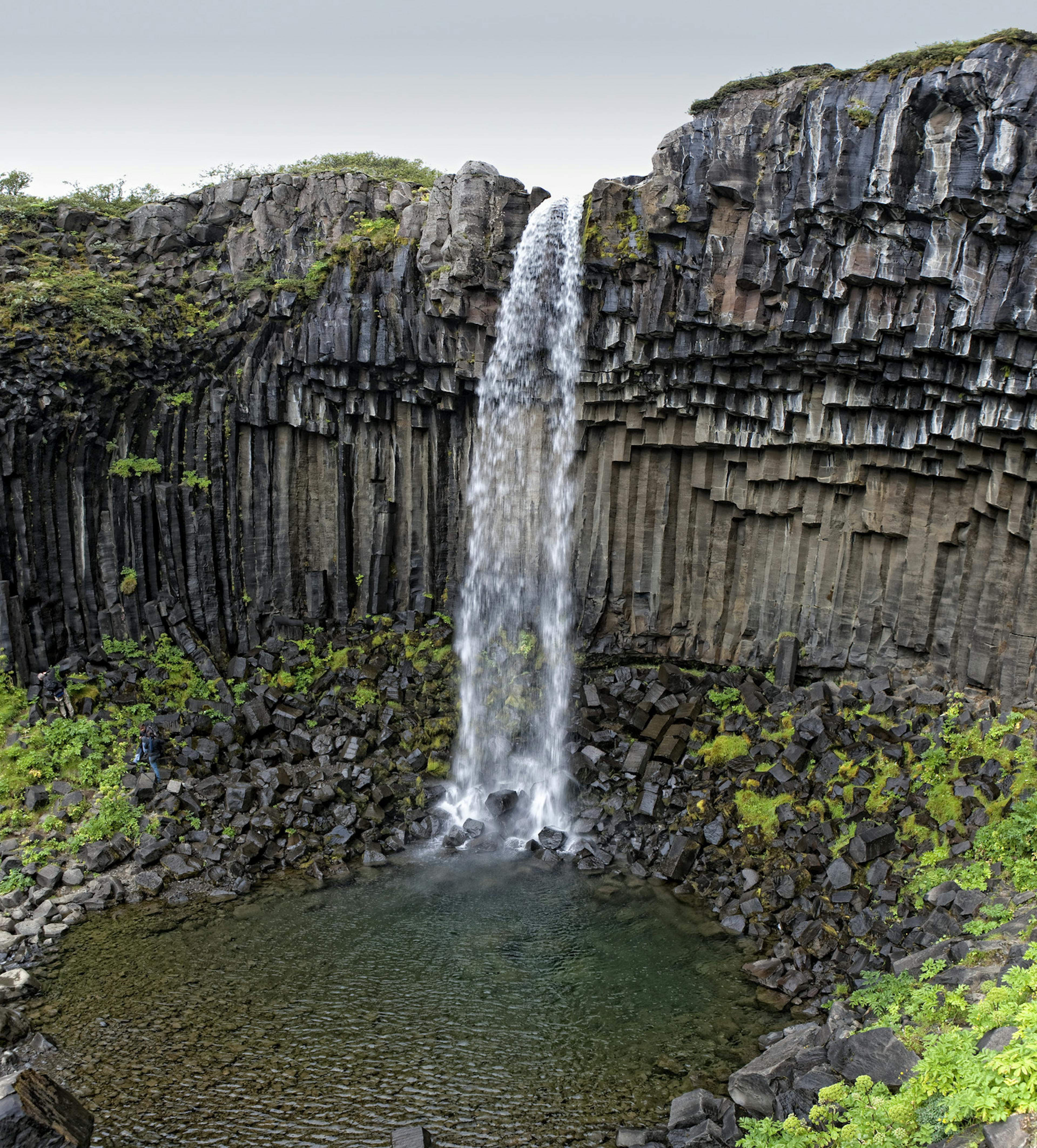 Svartifoss water during the summer