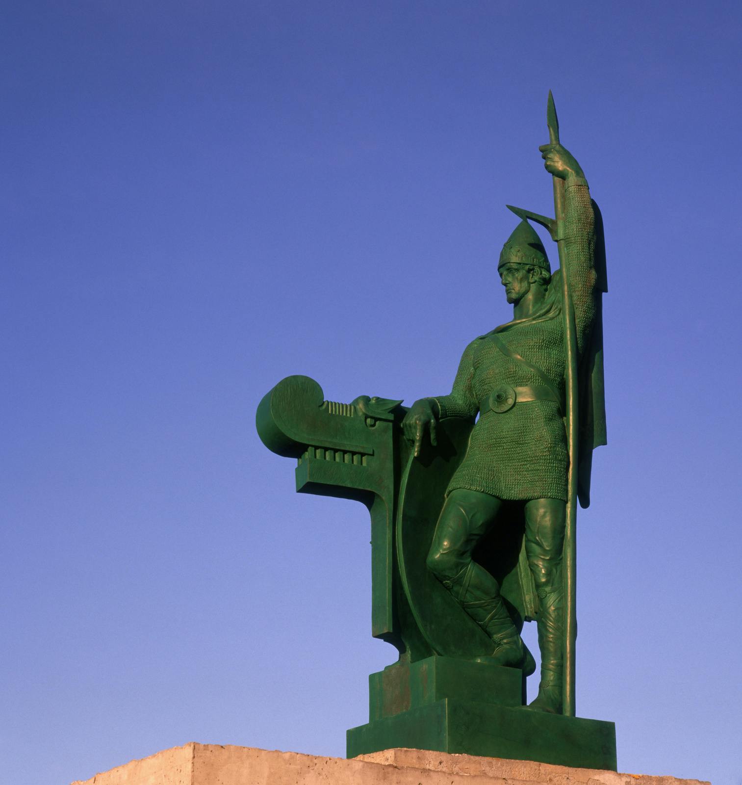 Ingólfur Arnasson statue ontop of Arnarhól in Reykjavík