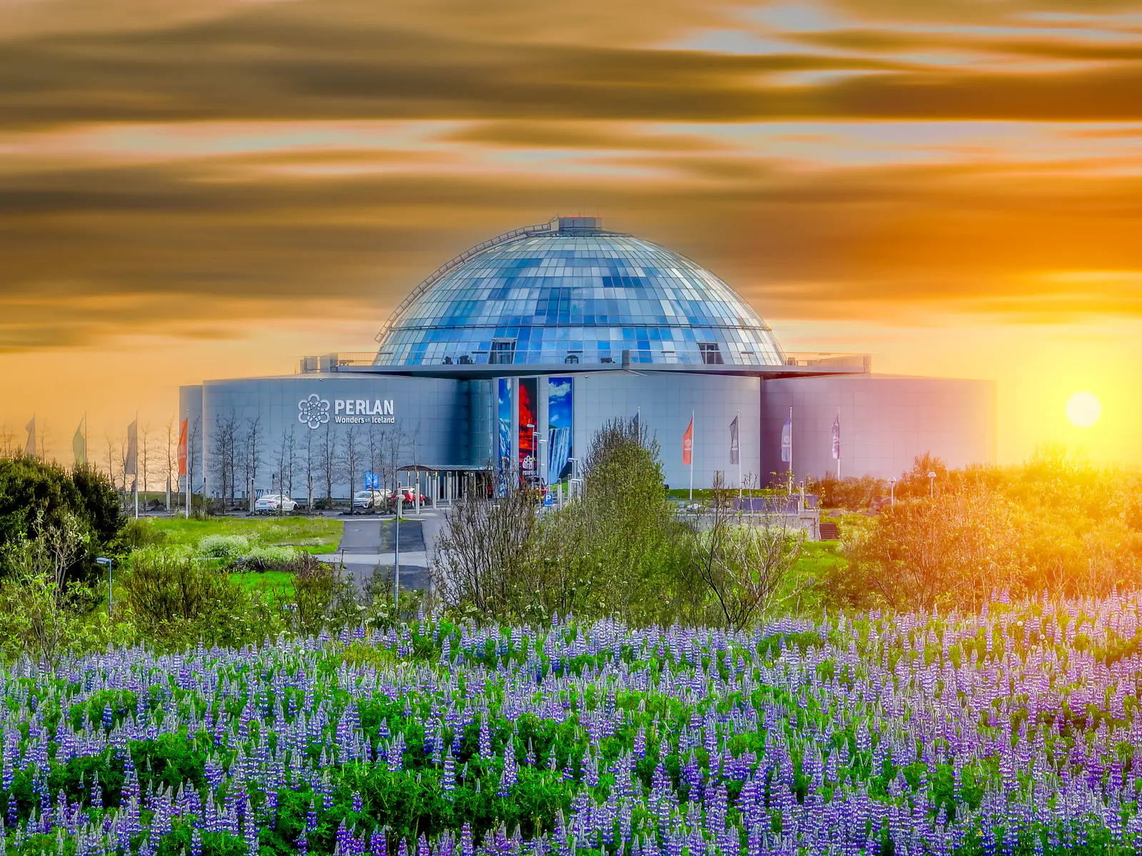 Perlan with the sunset