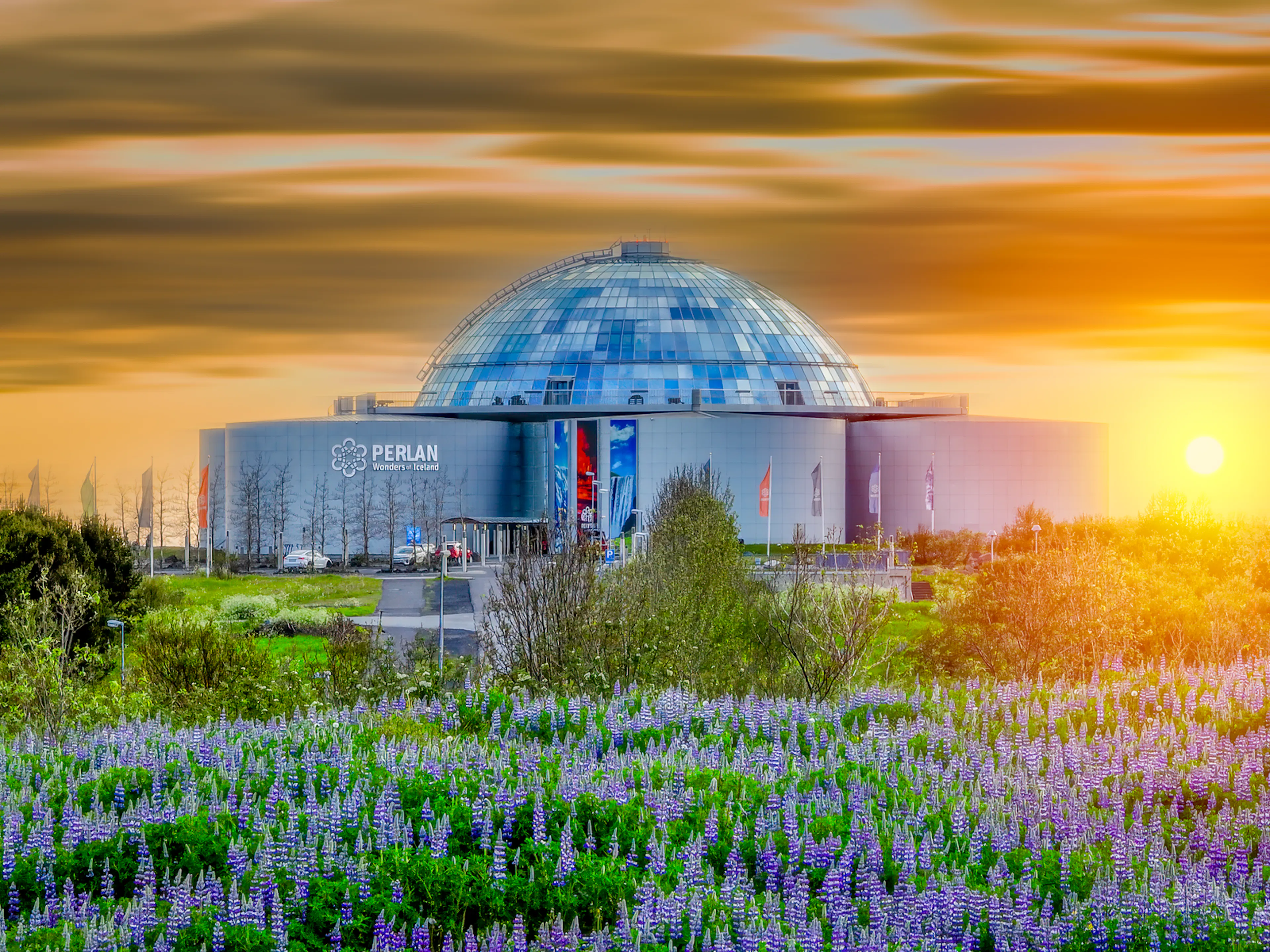 Perlan with the sunset