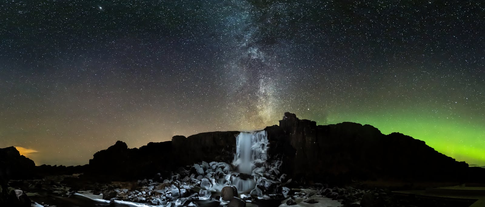 Öxarárfoss Waterfall at Þingvellir