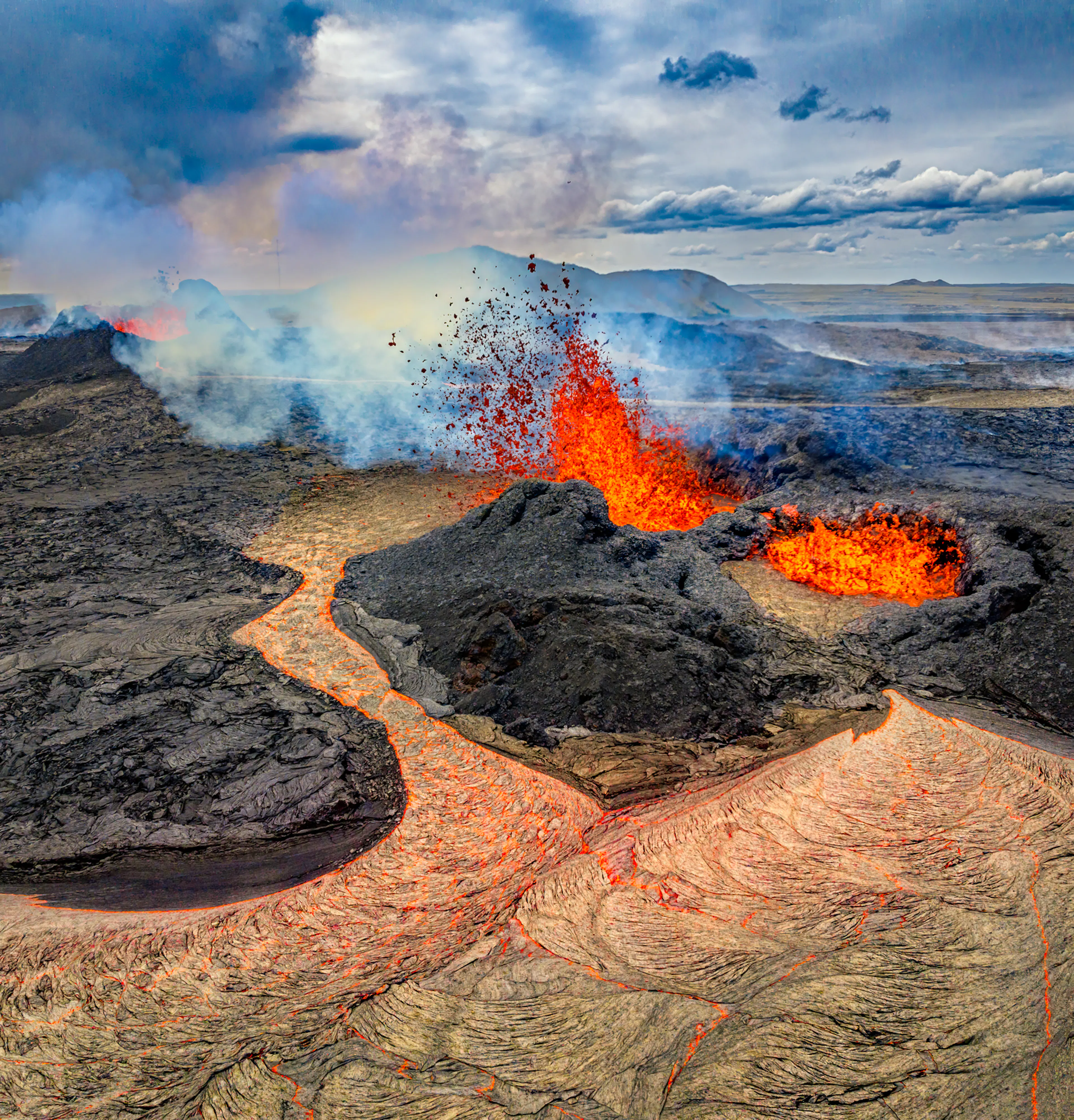 magma pouring out from reykjanes volcano