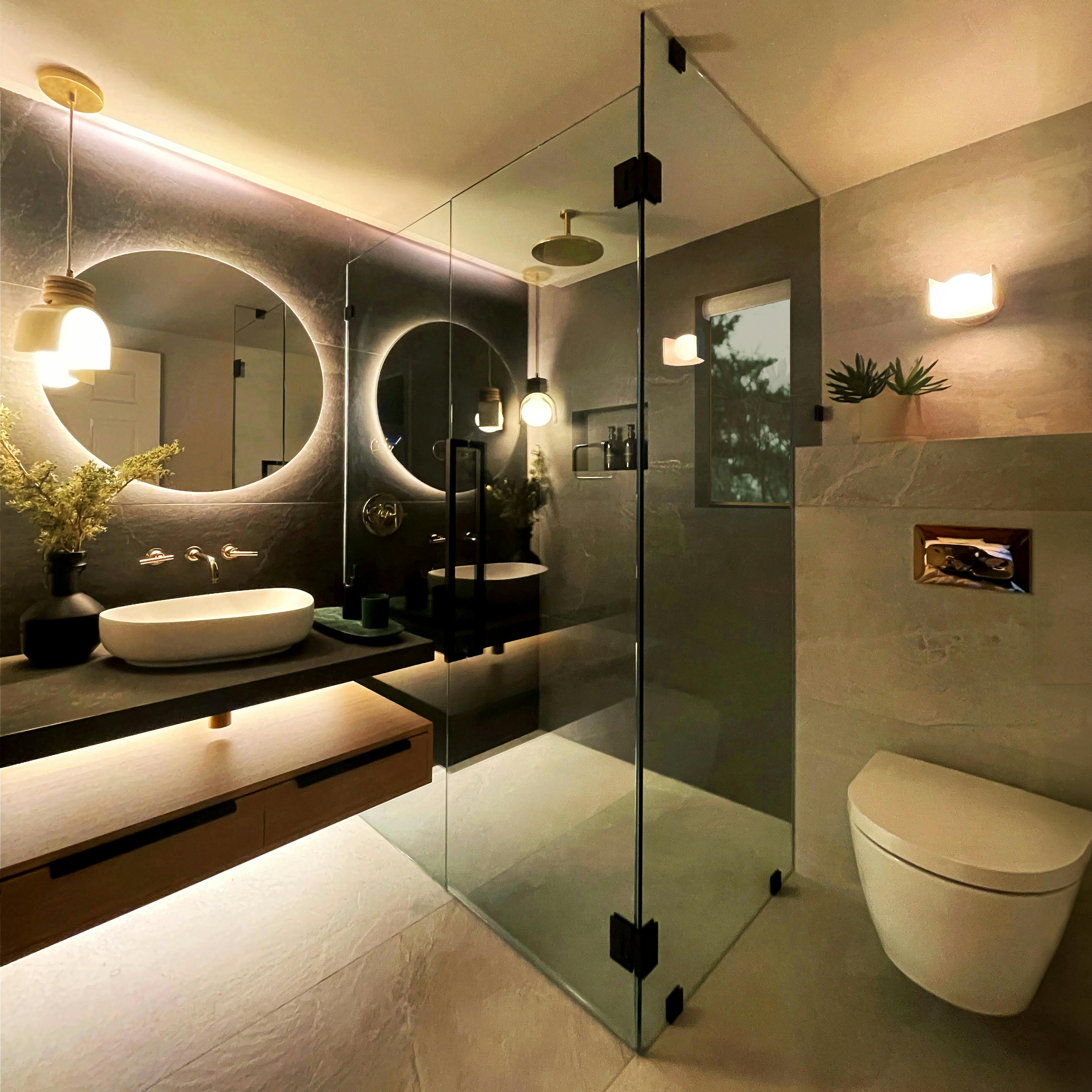 A bathroom inspired by an underground pool designed by Persimmon Design