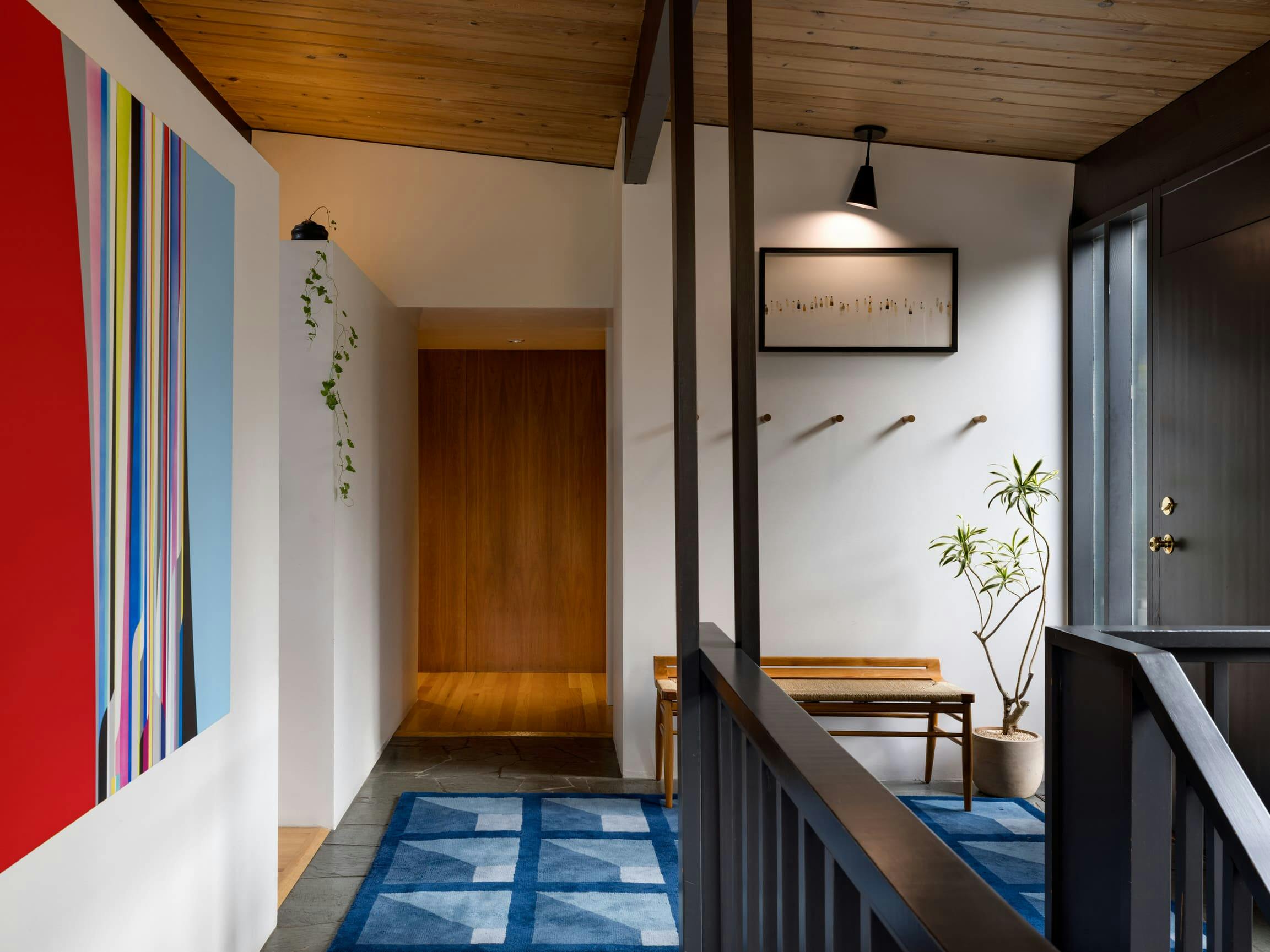 Good interior design in Seattle is rarely loud; it lives in layers and tones, revealed gradually over time, never gaudy and never conspicuous.