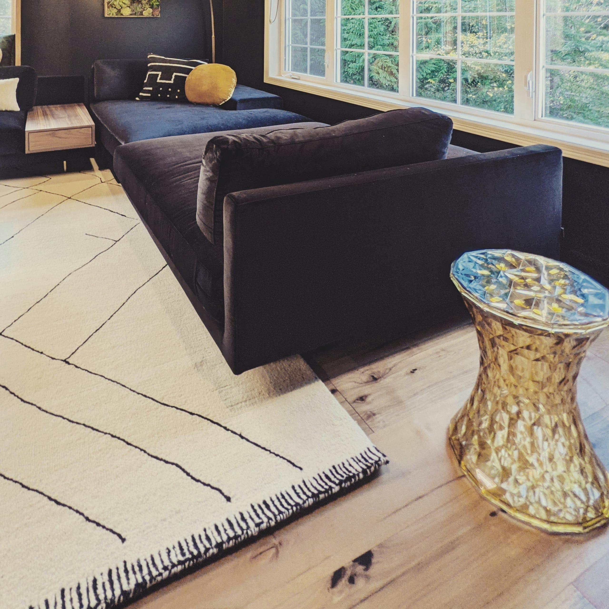 Persimmon Design used high contrast and scintillating surfaces to create an alluring Media Room in this Seattle home. 