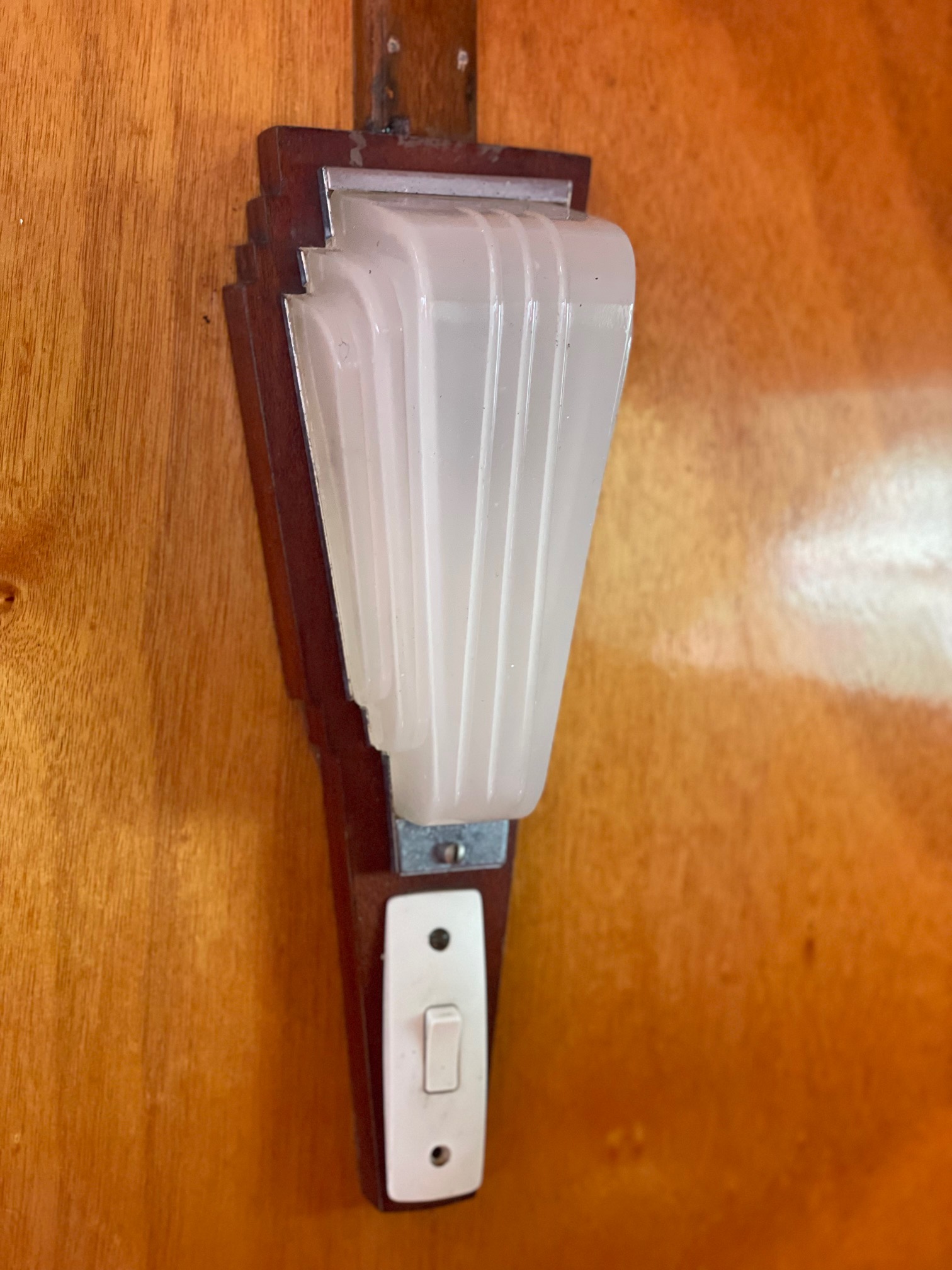 Osborne cruiser for sale, period light detail in cabin