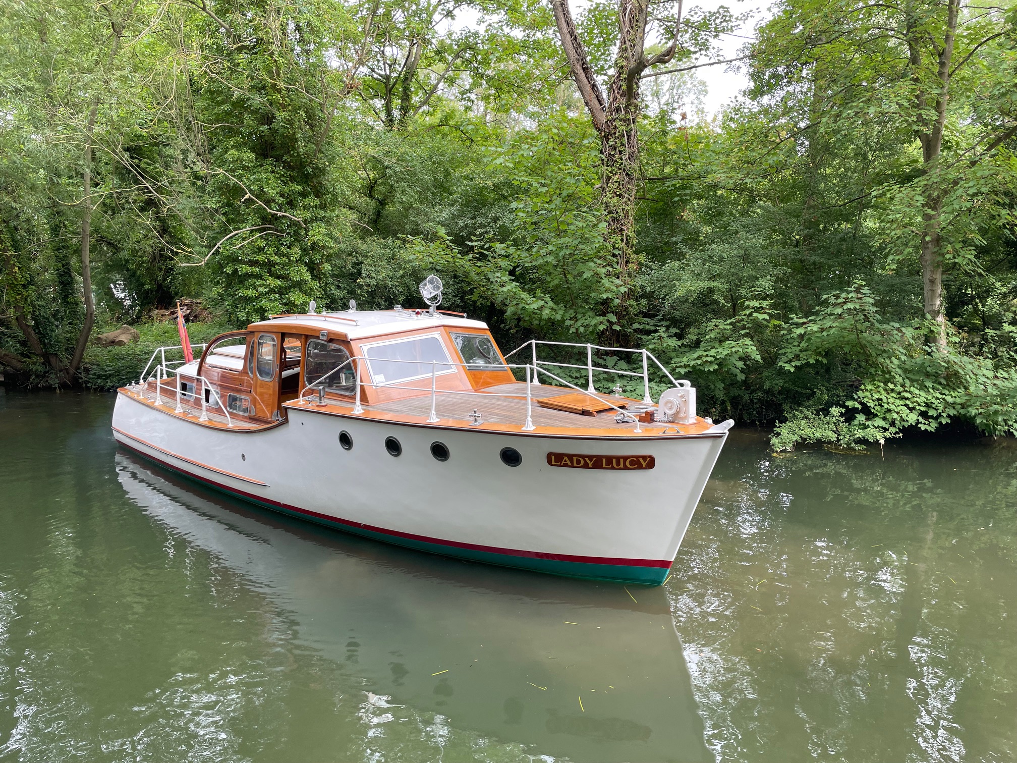Classic wooden boats for sale, 36ft Osborne motor cruiser afloat river Thames