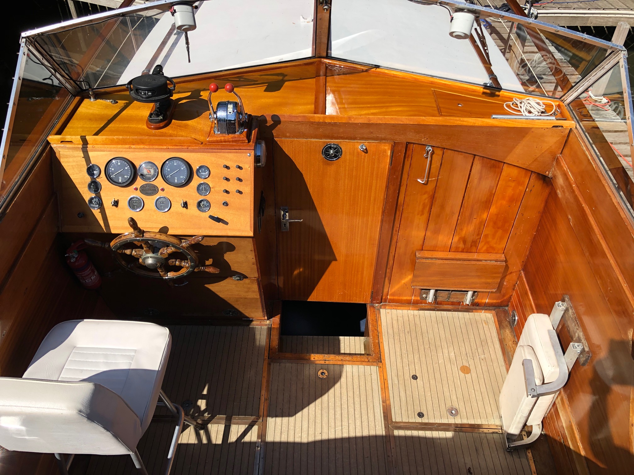 6 berth cabin cruiser for sale, cockpit and helm area