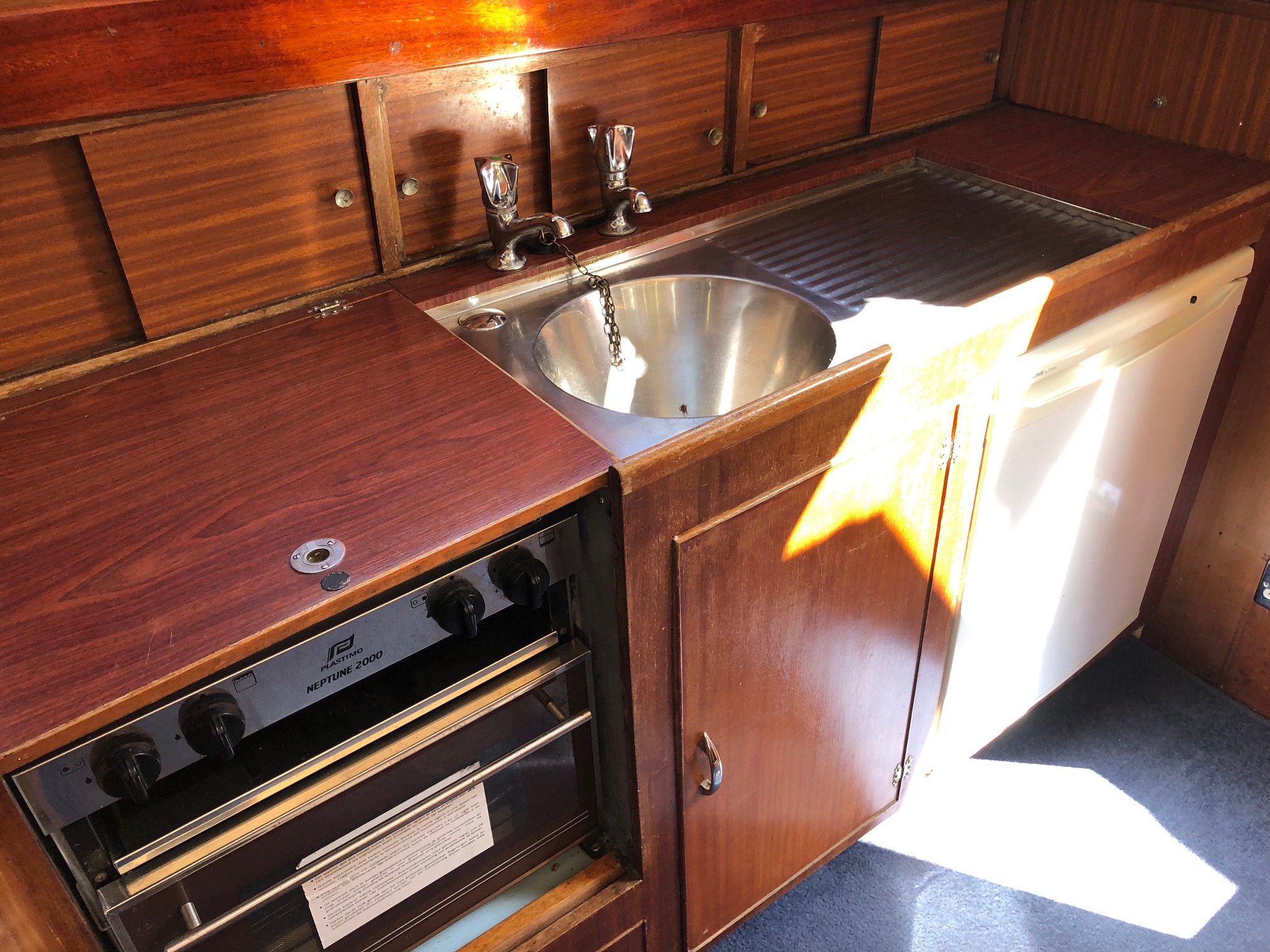6 berth cabin cruiser for sale, galley area