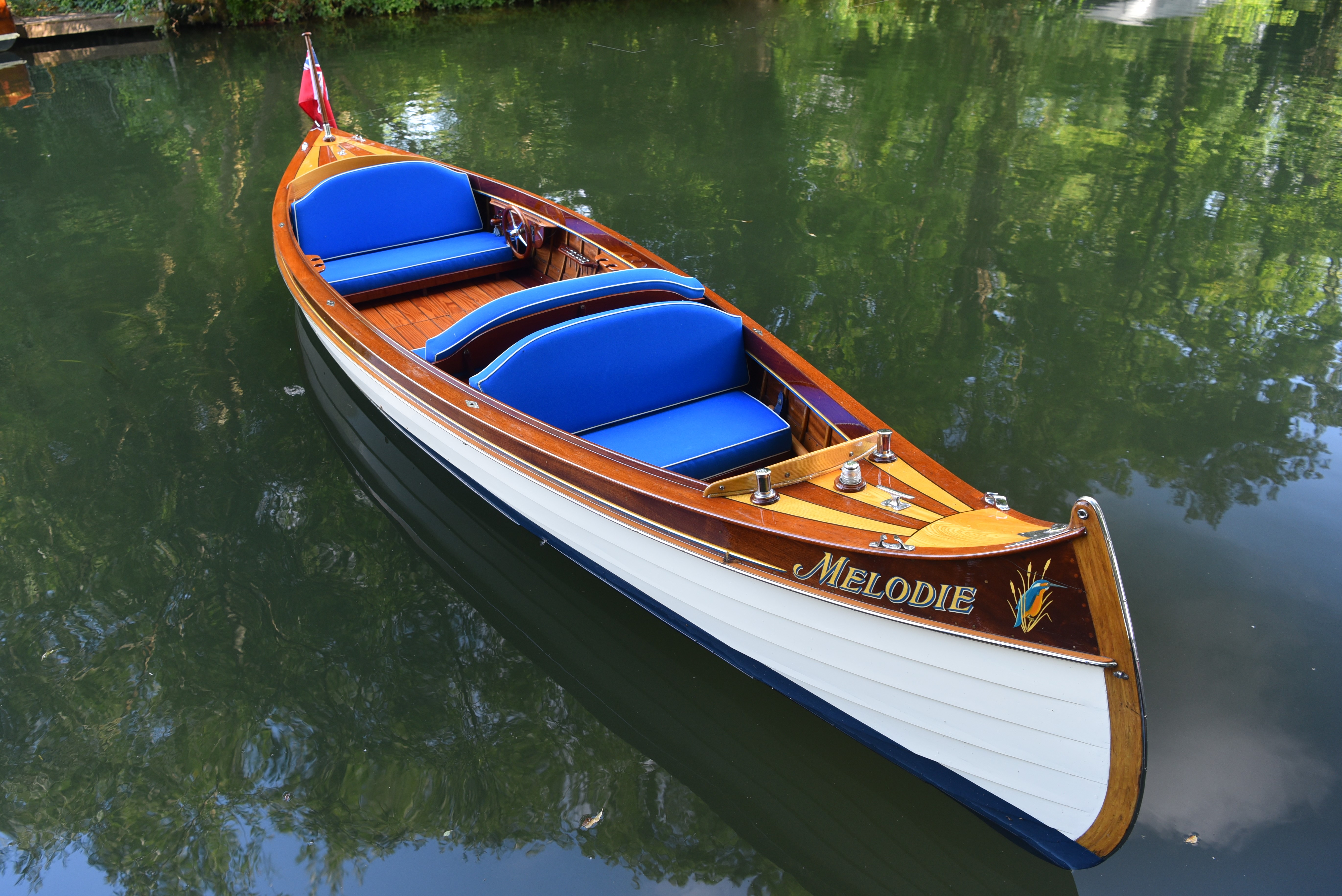 20ft electric launch for sale near Henley-on-Thames, cockpit overview