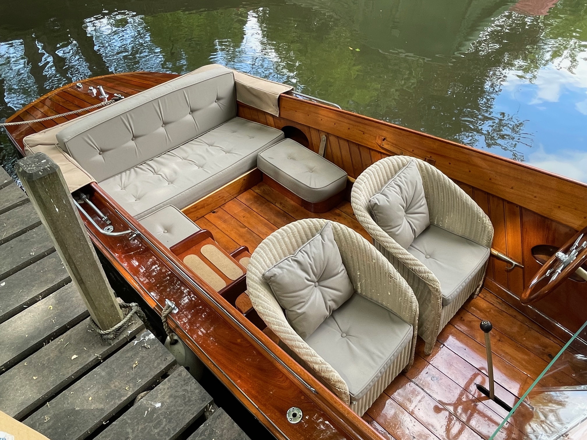 Slipper launch for sale, cockpit seating layout