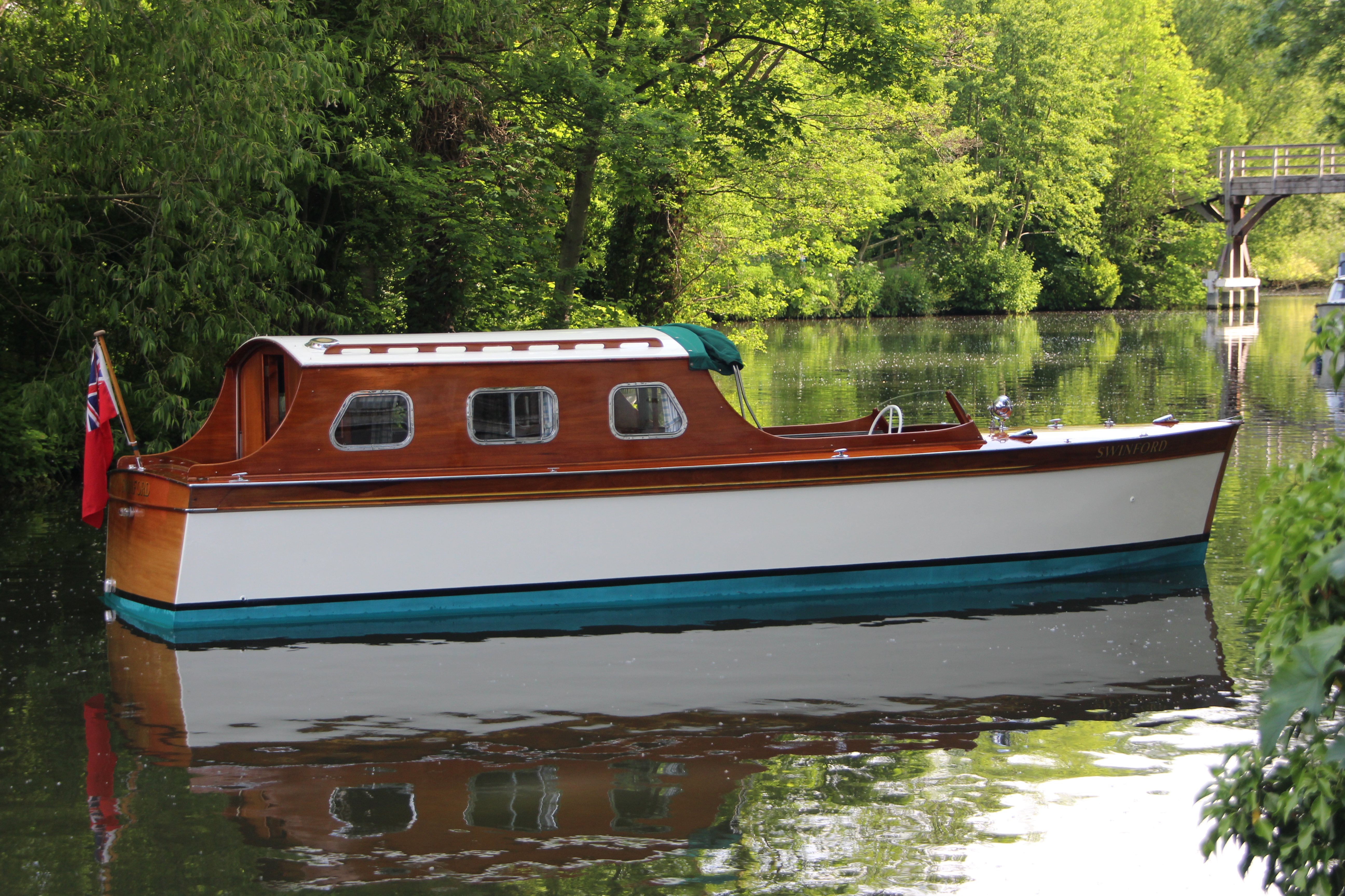 Classic wooden boat for sale, 25ft Andrews Day Launch side profile river Thames