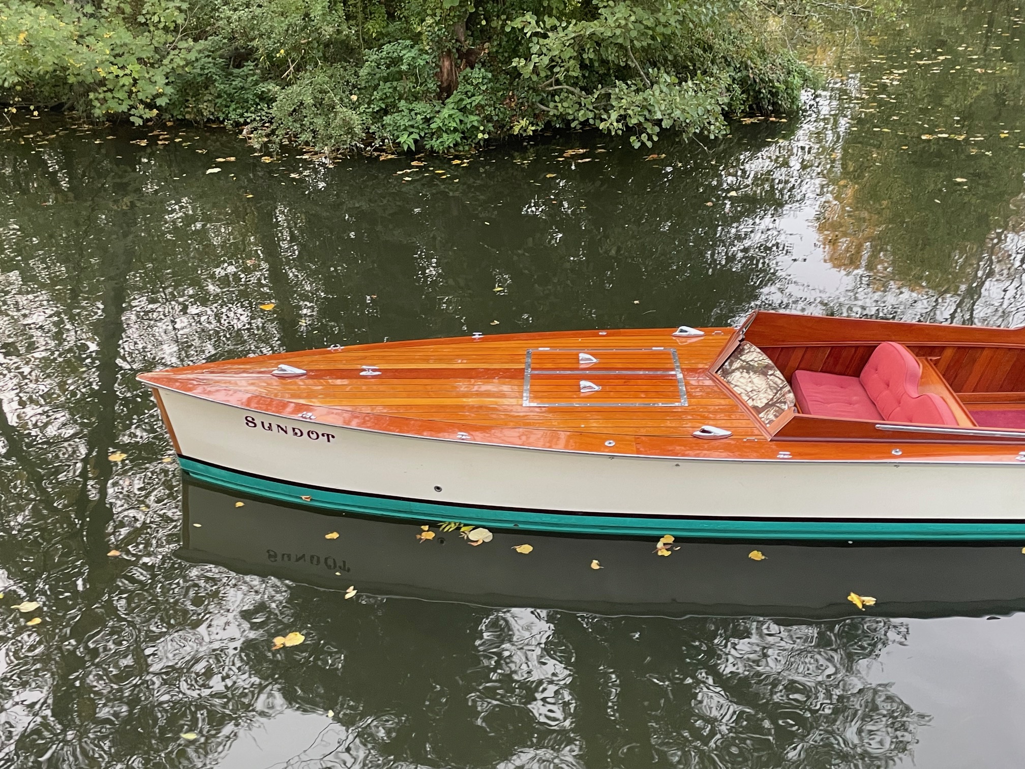 25ft wooden boat for sale river Thames, foredeck detail