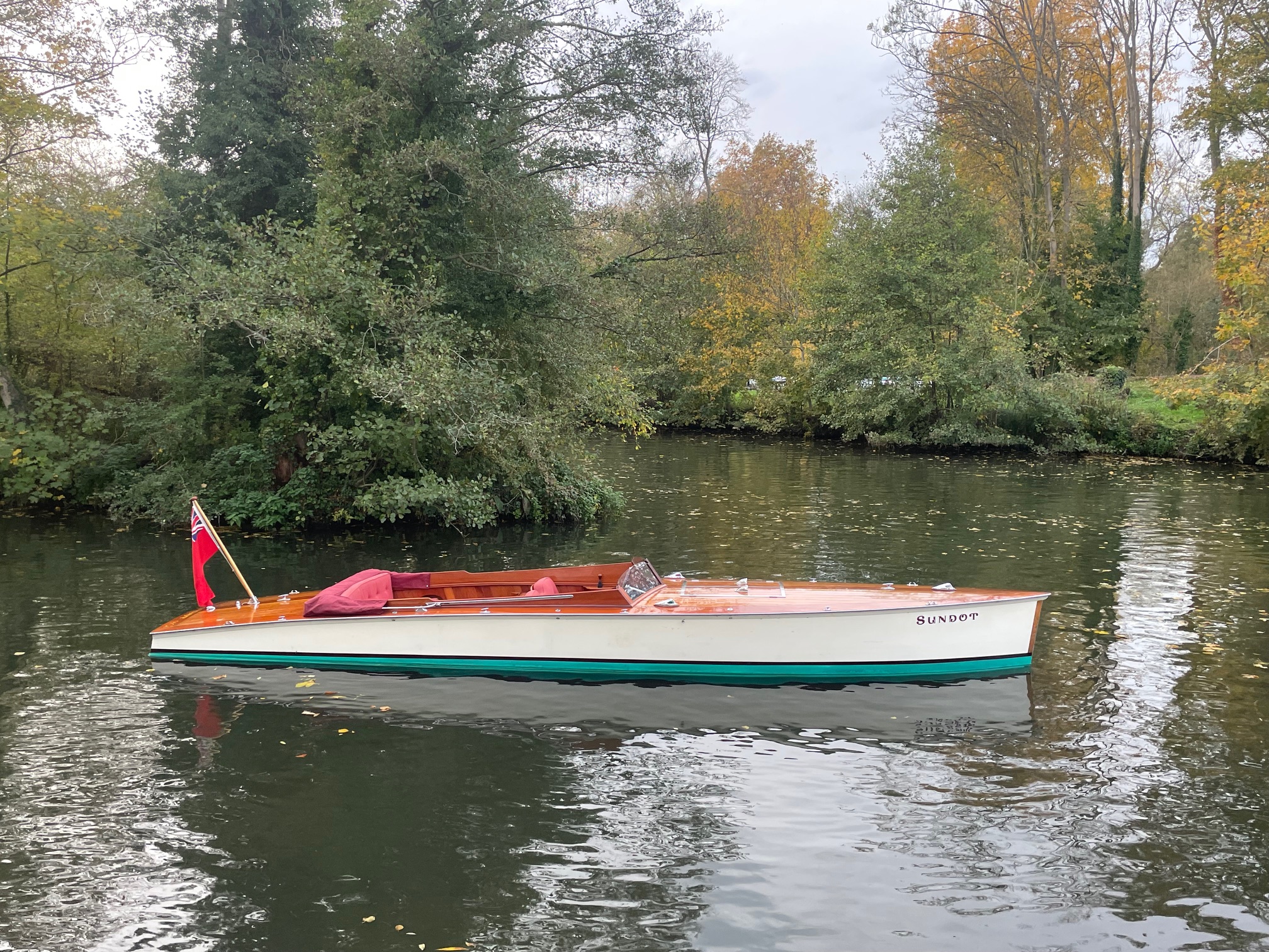 25ft wooden boat for sale river Thames, side view profile
