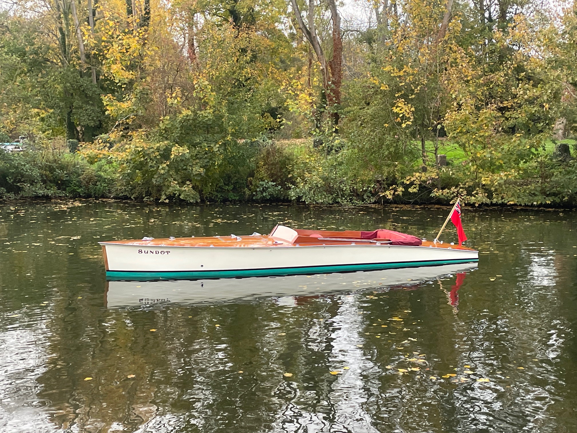 25ft wooden boat for sale river Thames, side profile view afloat