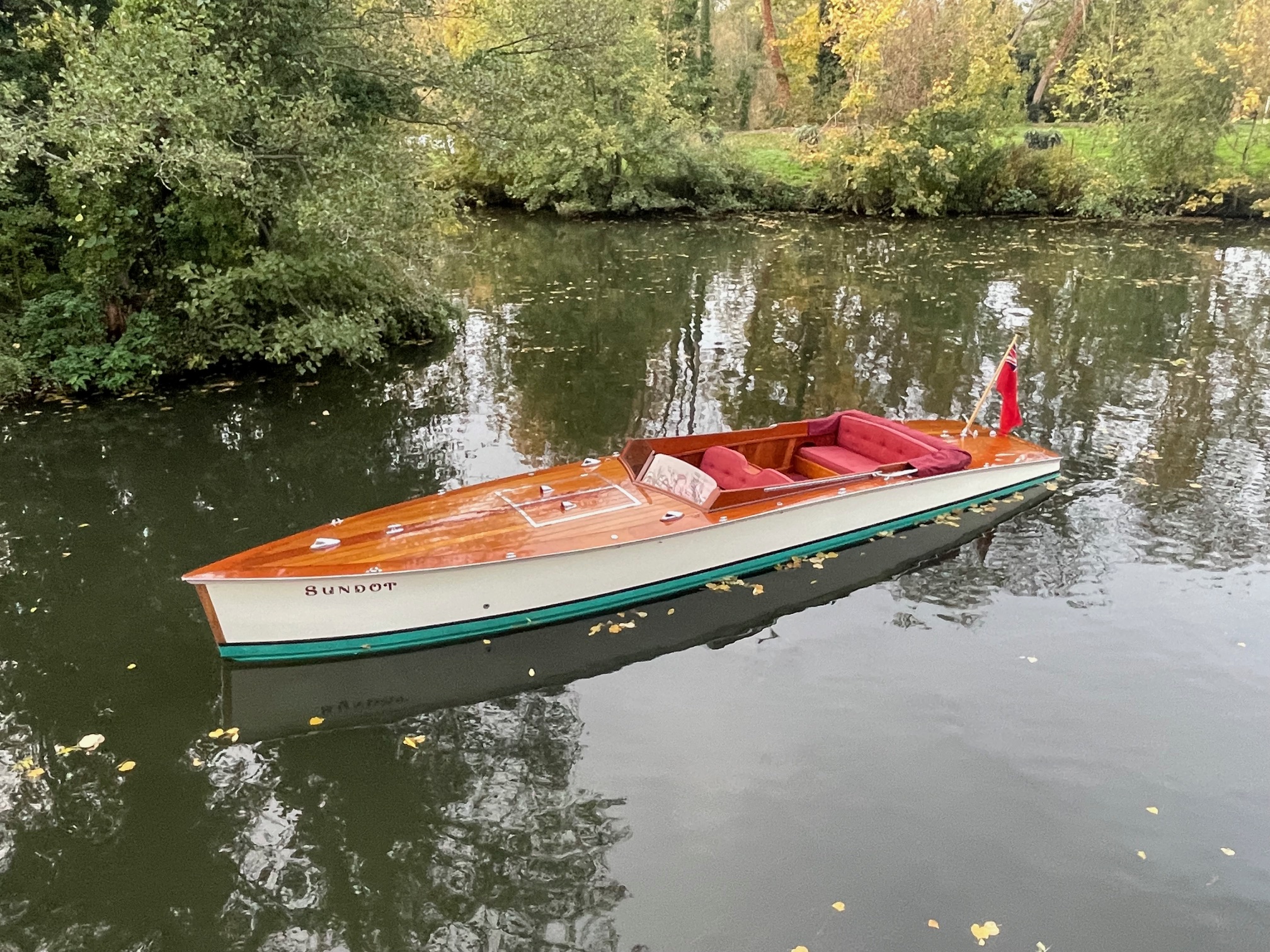 25ft wooden boat for sale river Thames, side view looking aft