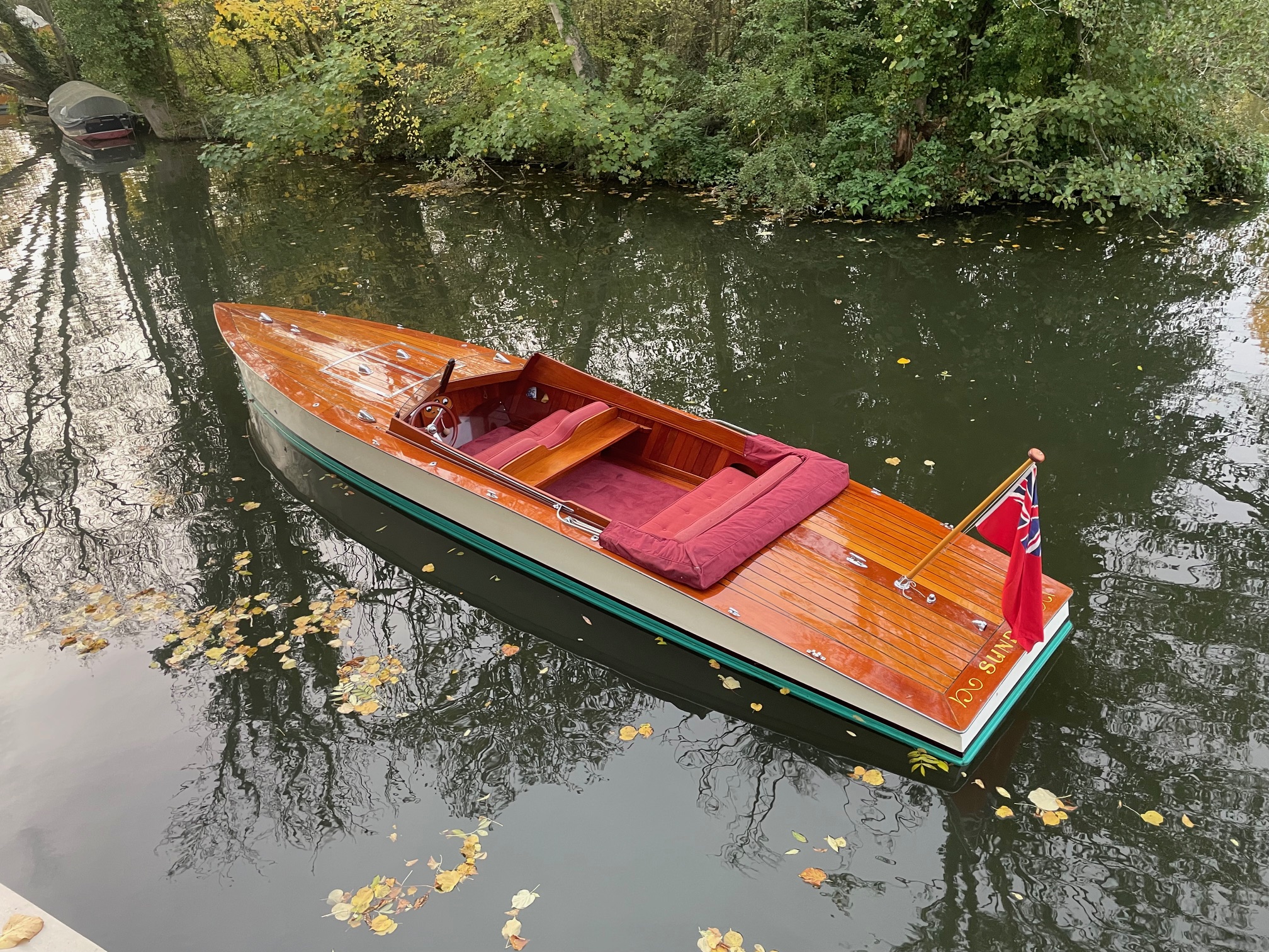25ft wooden boat for sale river Thames, overhead view showing cockpit