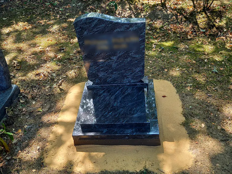 Monument cinéraire en granit Maas Blue