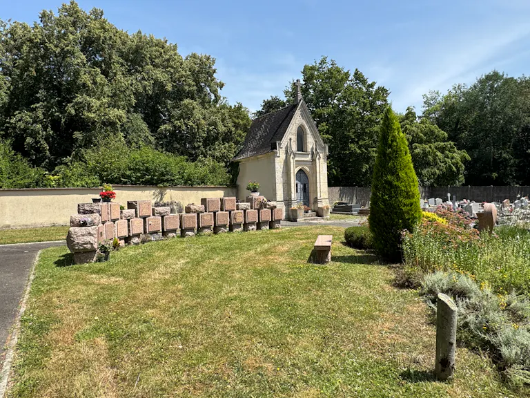Columbarium au cimetière de Saint-Hilarion