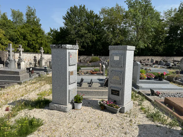 Columbarium au cimetière d'Orphin