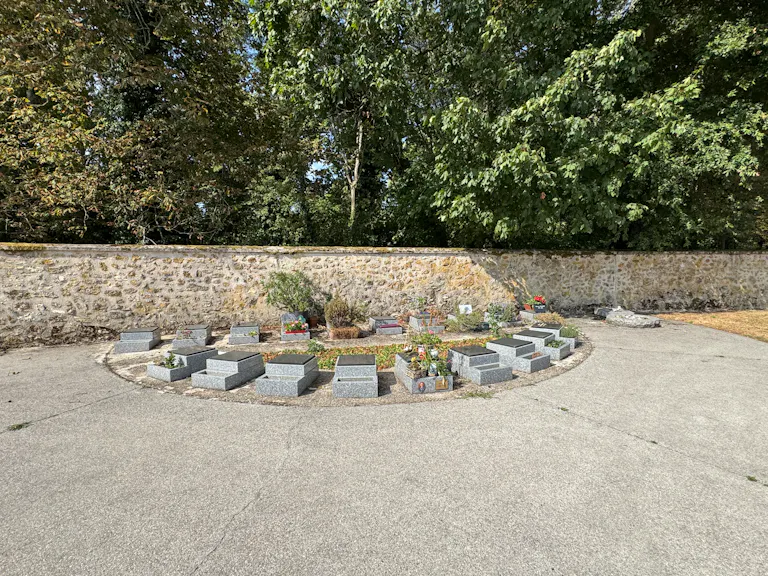 Espace cinéraire au cimetière de Villiers-le-Bâcle