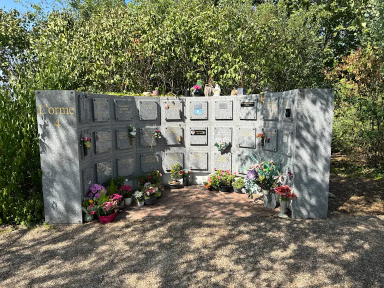 Cases columbarium de l'Orme au Berger de Magny-les-Hameaux