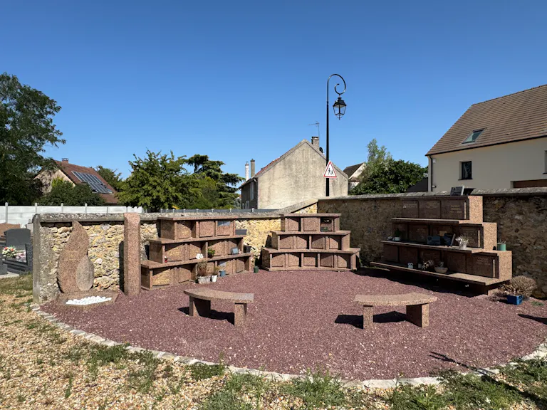 Jardin du souvenir au cimetière de Châteaufort