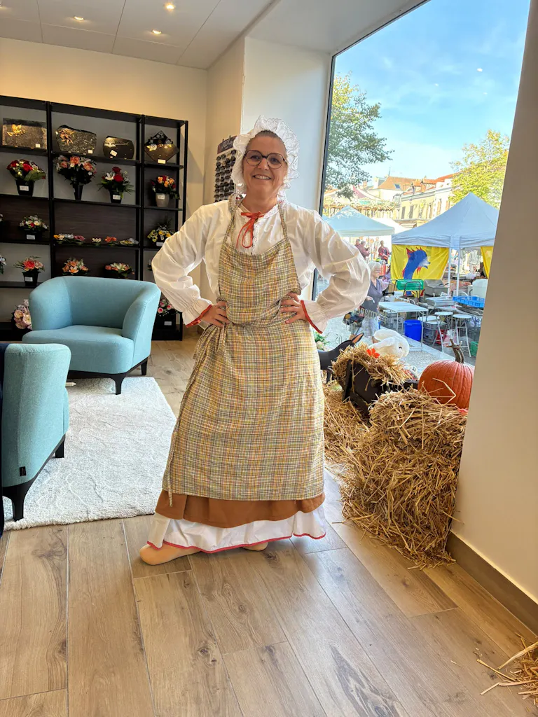 Véronique en costume de paysanne lors de la Saint-Lubin 2026